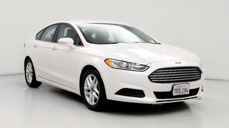 2016 Ford Fusion SE Hero Image