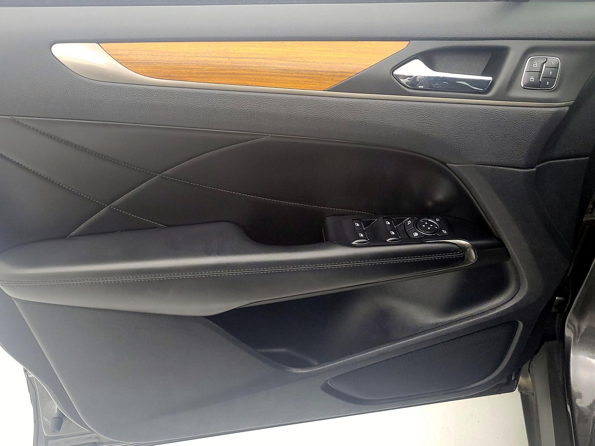 Thumbnail: 2018 Lincoln MKC - 12