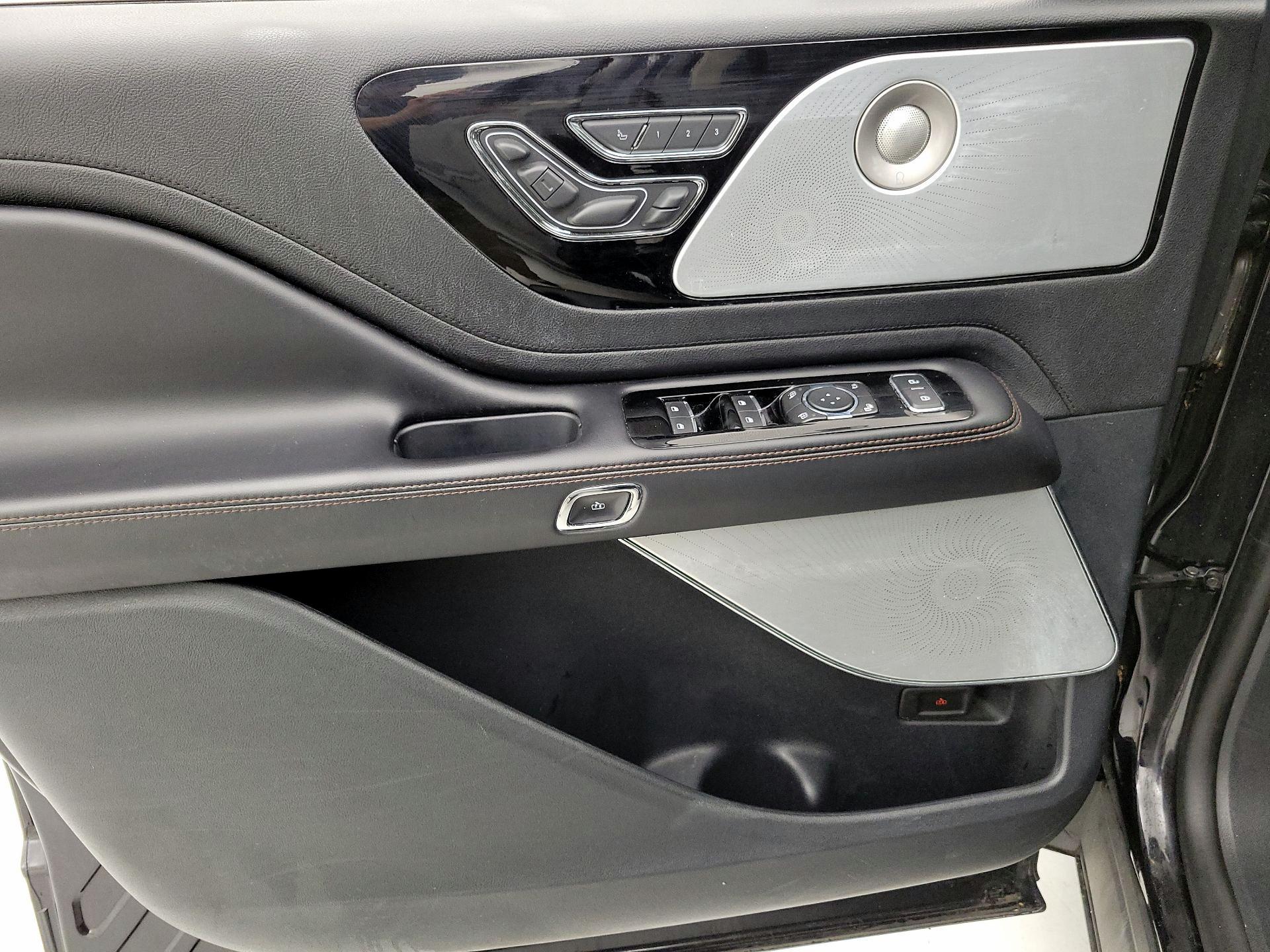 Thumbnail: 2021 Lincoln Aviator - 12