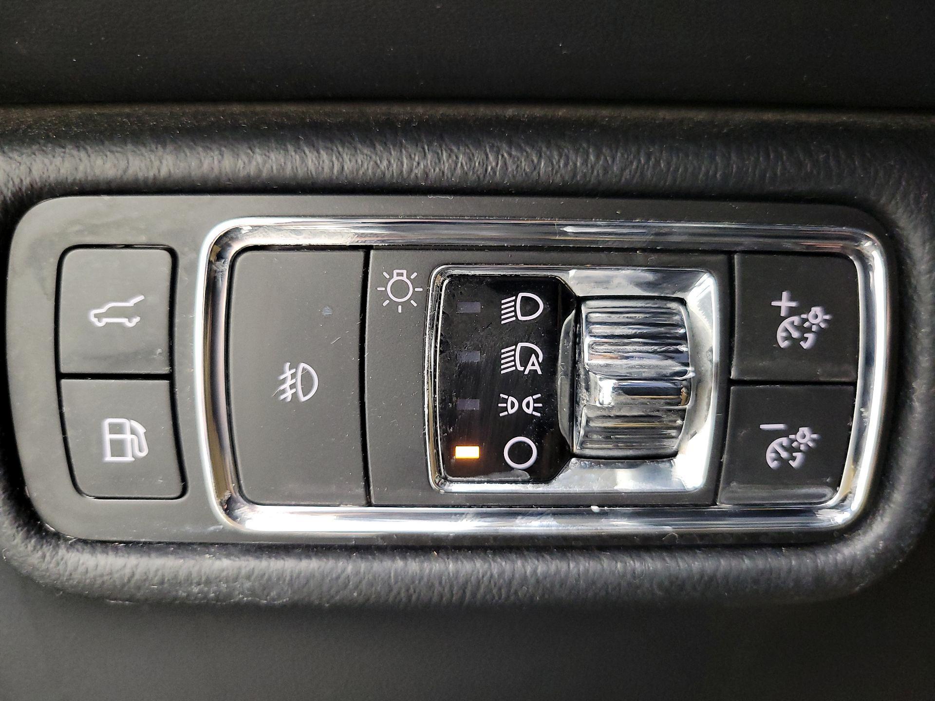 Thumbnail: 2021 Lincoln Aviator - 13