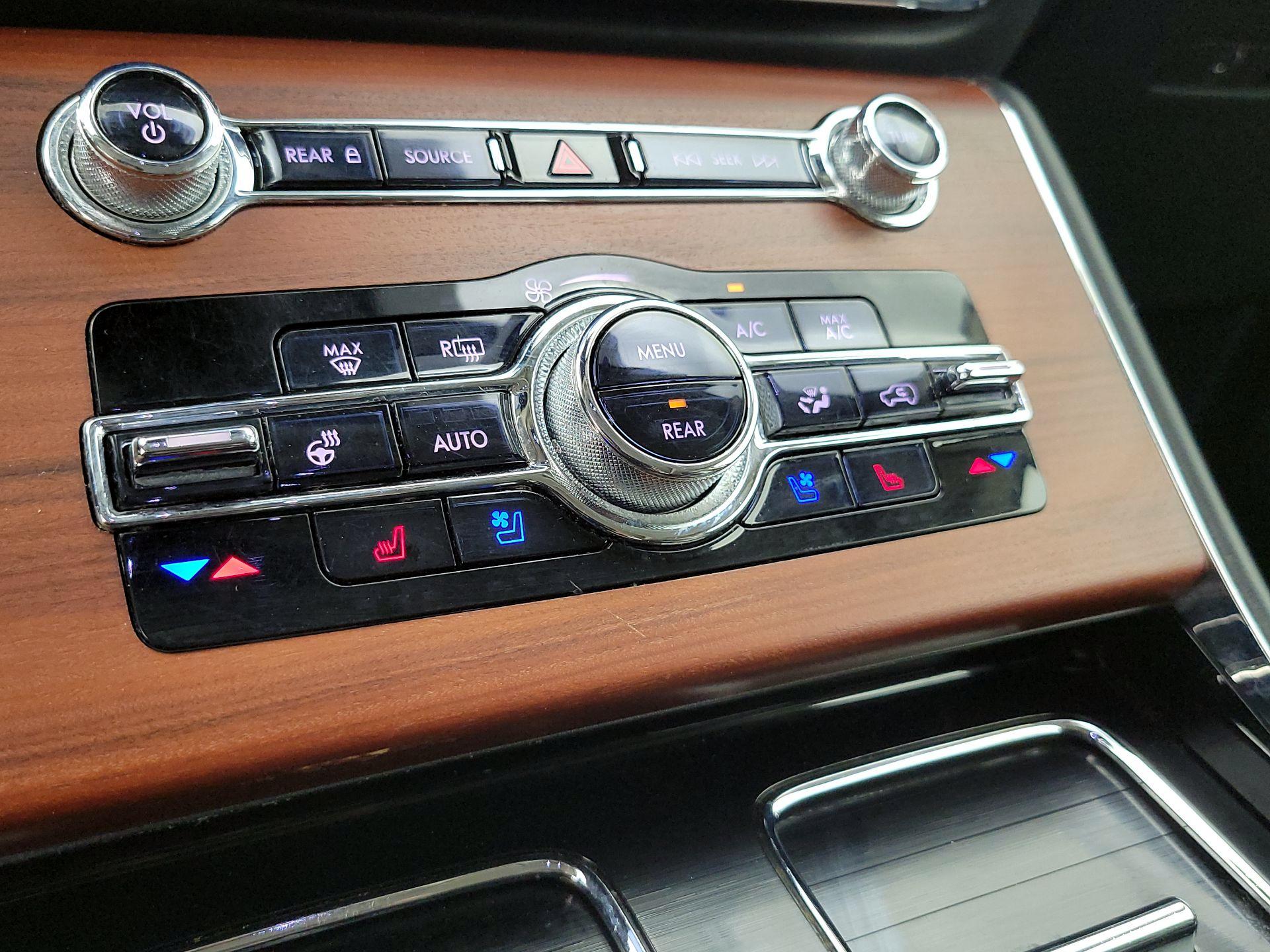 Thumbnail: 2021 Lincoln Aviator - 17