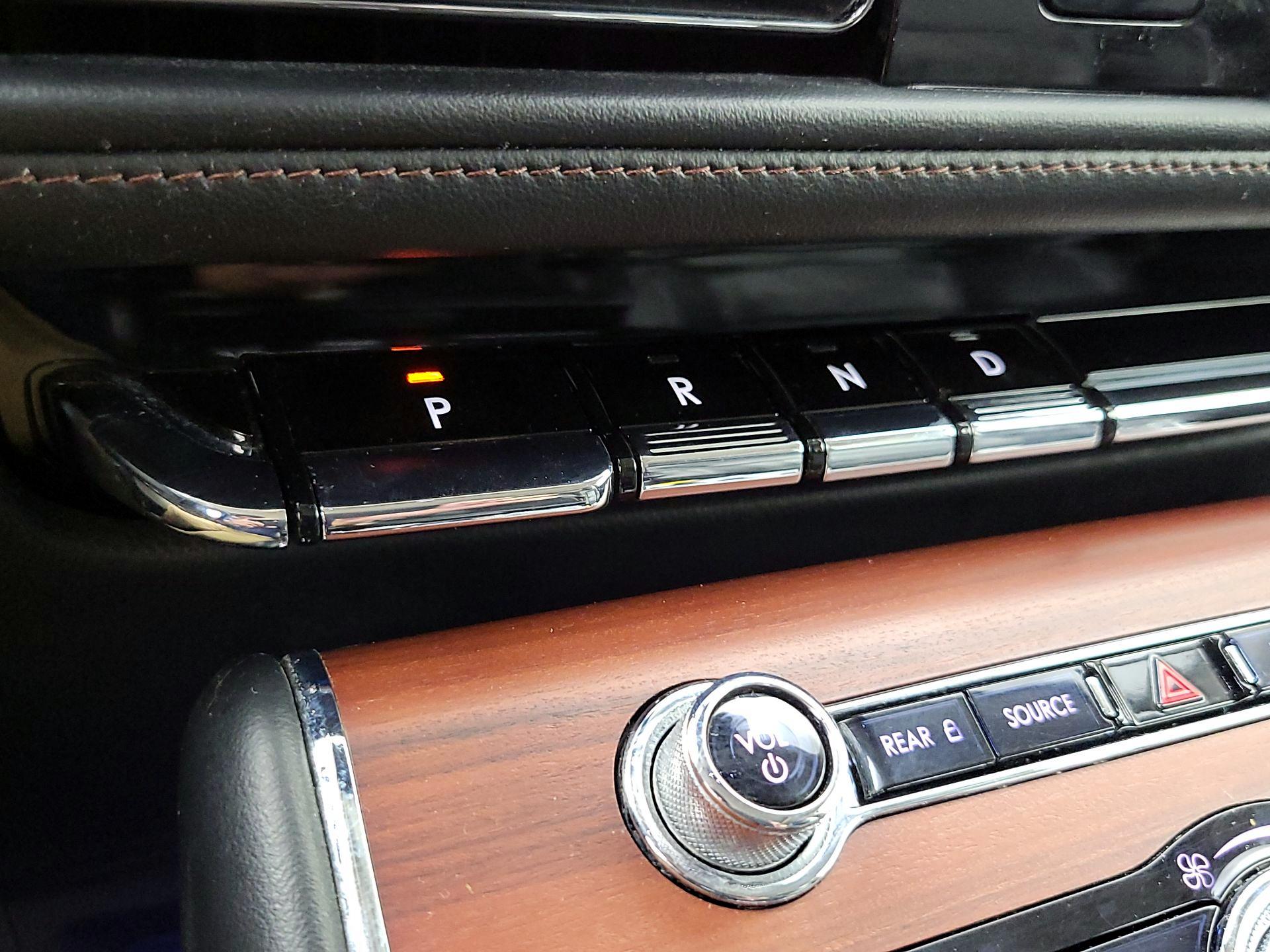 Thumbnail: 2021 Lincoln Aviator - 18