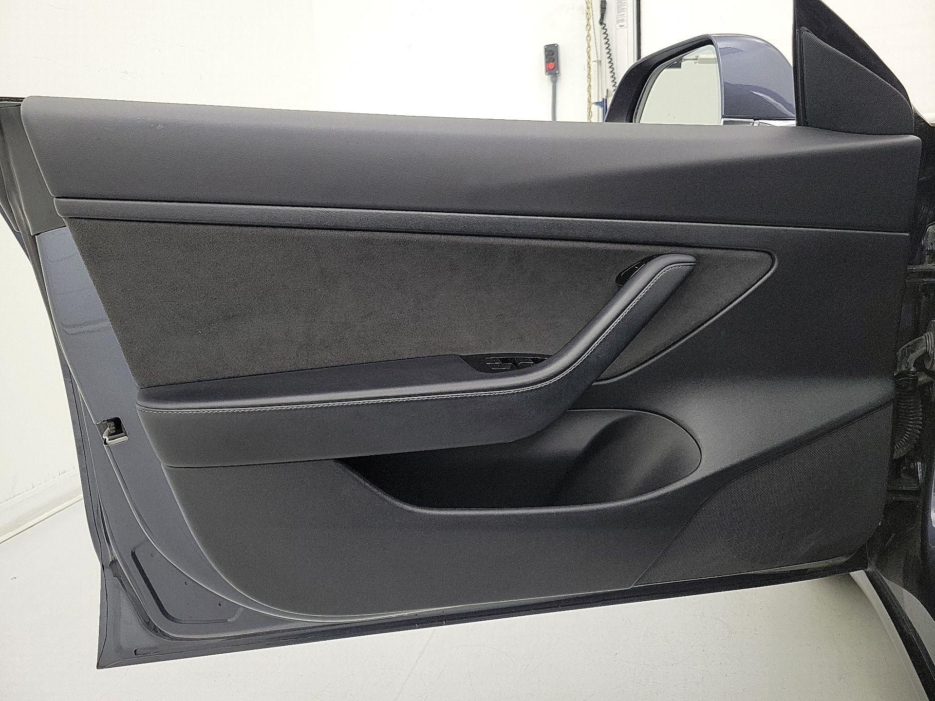 Thumbnail: 2020 Tesla Model 3 - 12