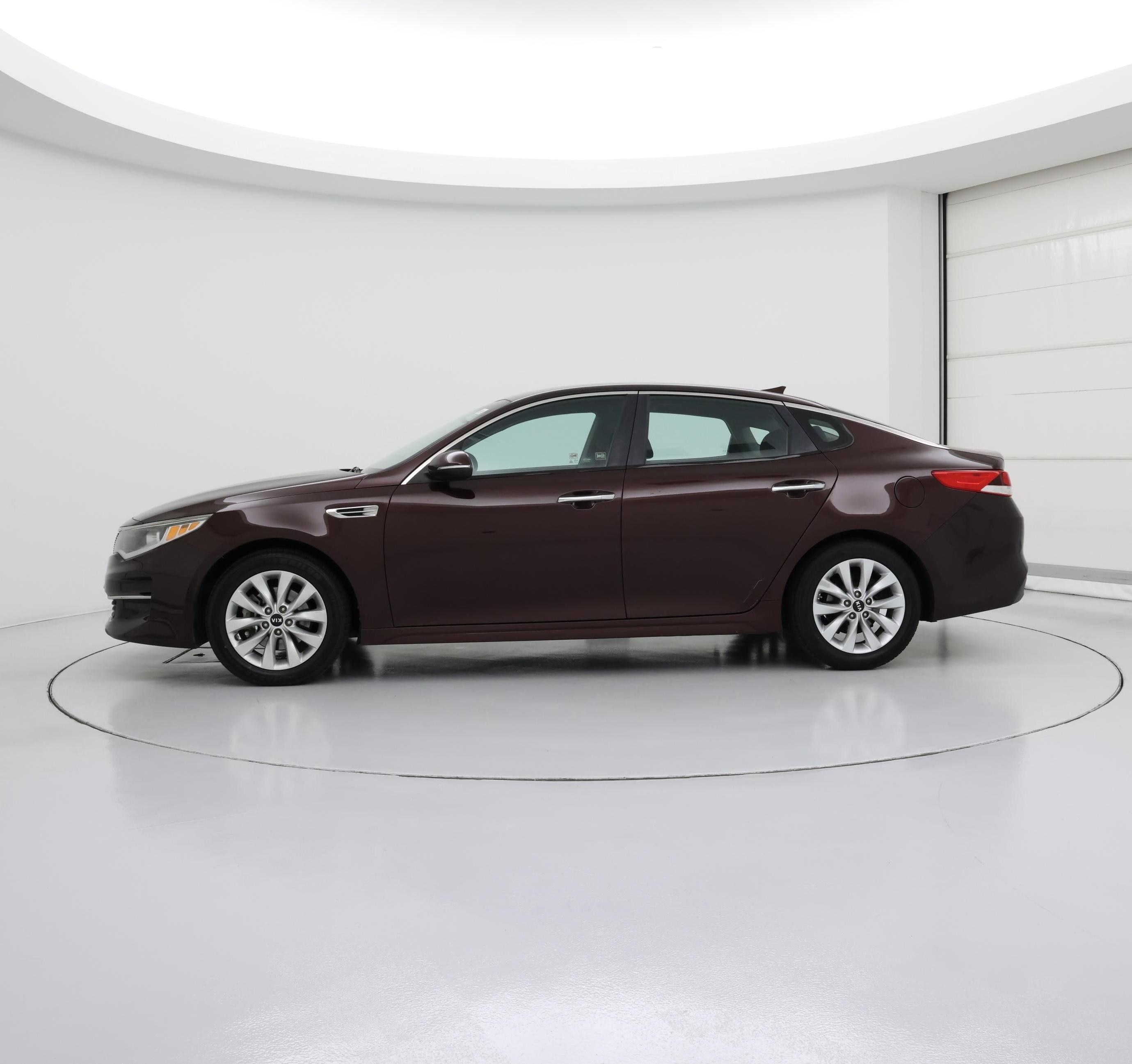 Thumbnail: 2017 Kia Optima - 3