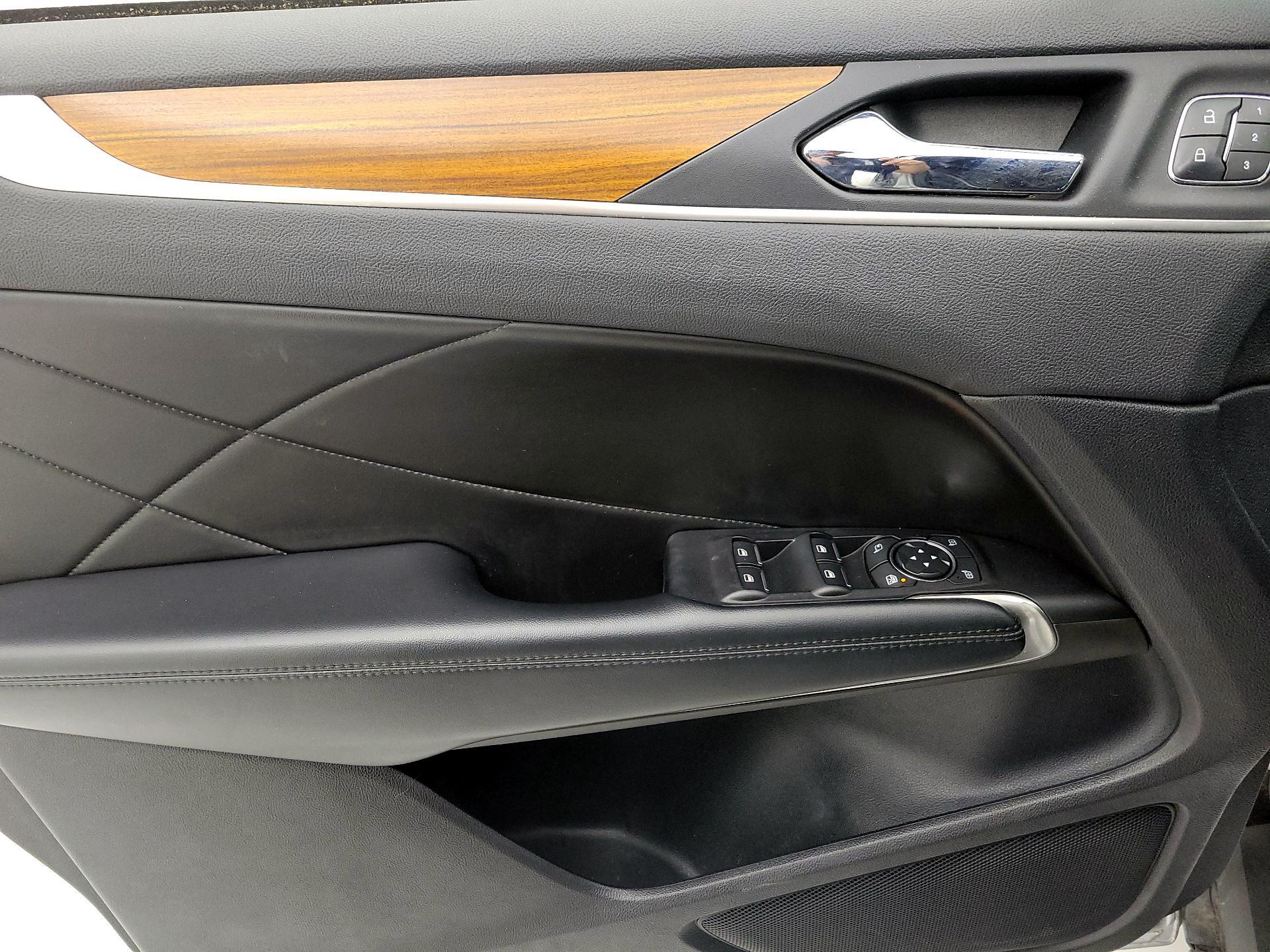 Thumbnail: 2019 Lincoln MKC - 12
