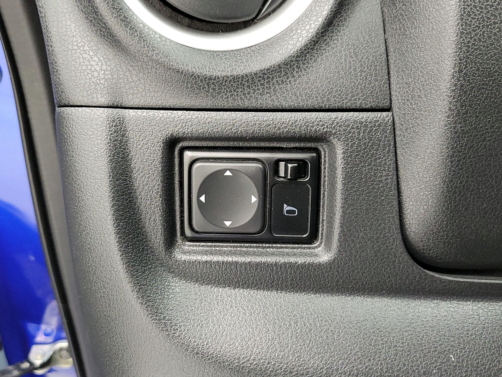 Thumbnail: 2015 Nissan Versa Note - 13