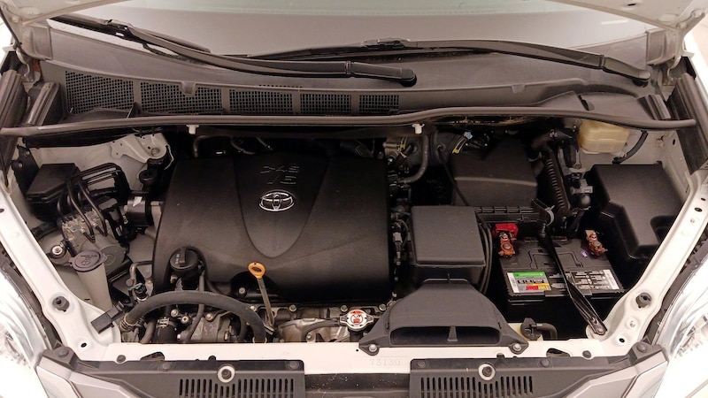 2017 Toyota Sienna XLE 25