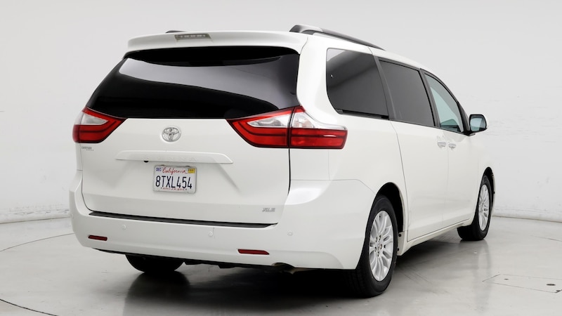 2017 Toyota Sienna XLE 8