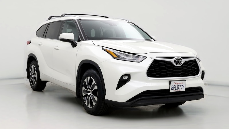 2020 Toyota Highlander XLE Hero Image