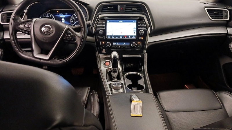 2017 Nissan Maxima SV 9