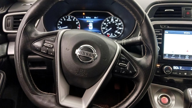 2017 Nissan Maxima SV 10