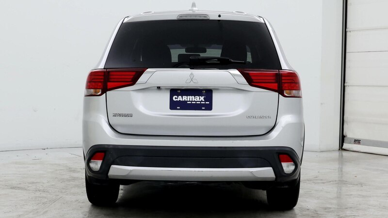 2018 Mitsubishi Outlander ES 6