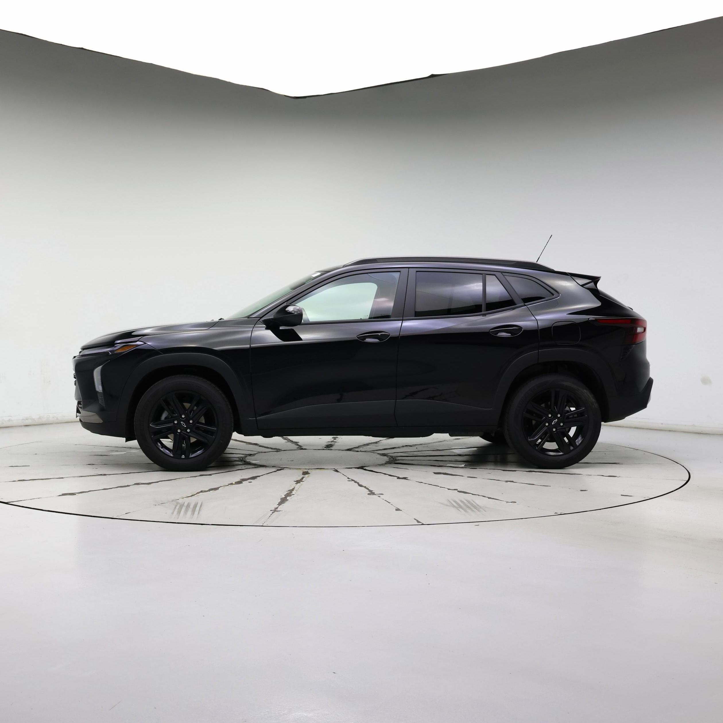 Thumbnail: 2025 Chevrolet Trax - 3