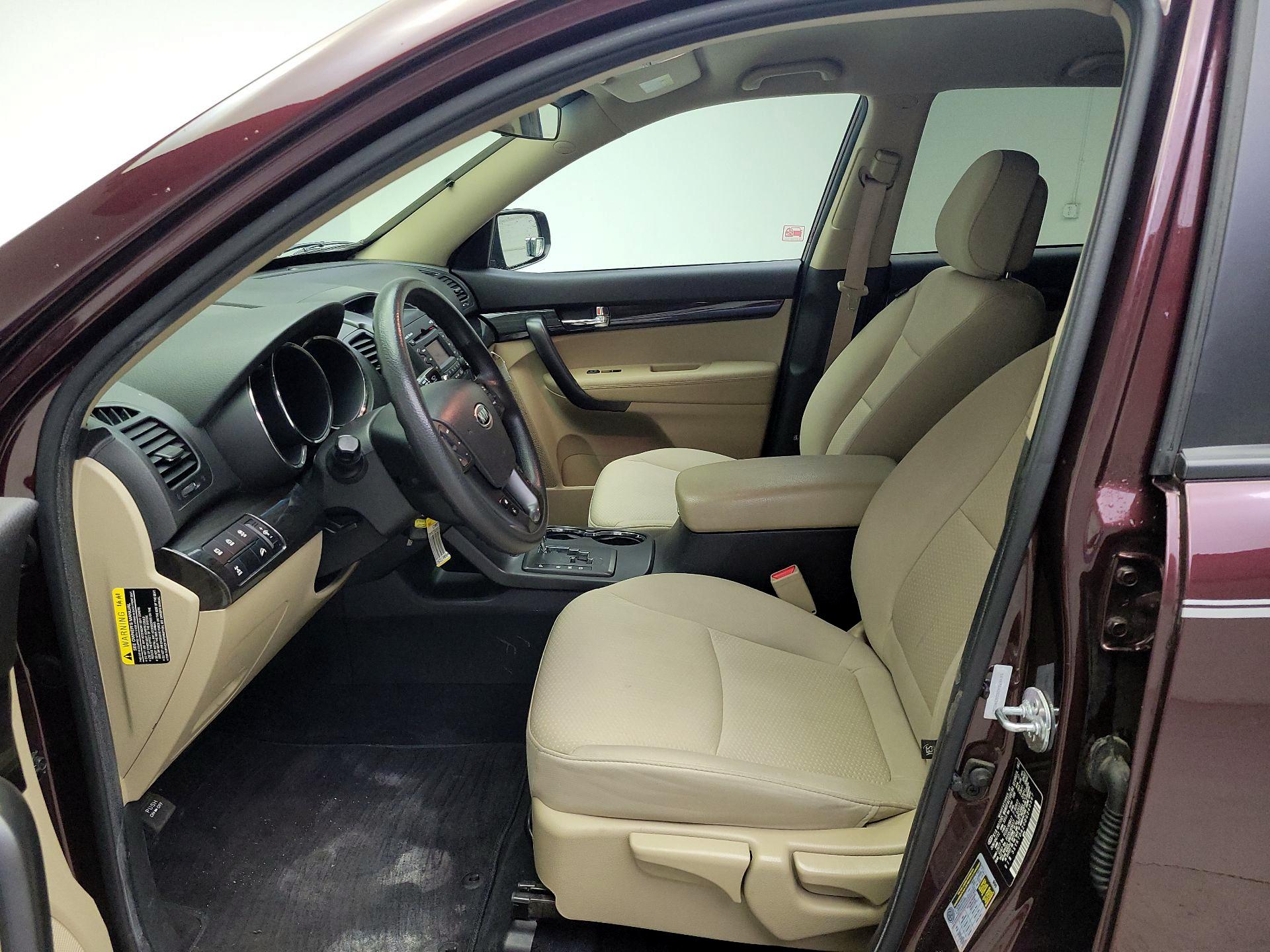 Thumbnail: 2013 Kia Sorento - 11