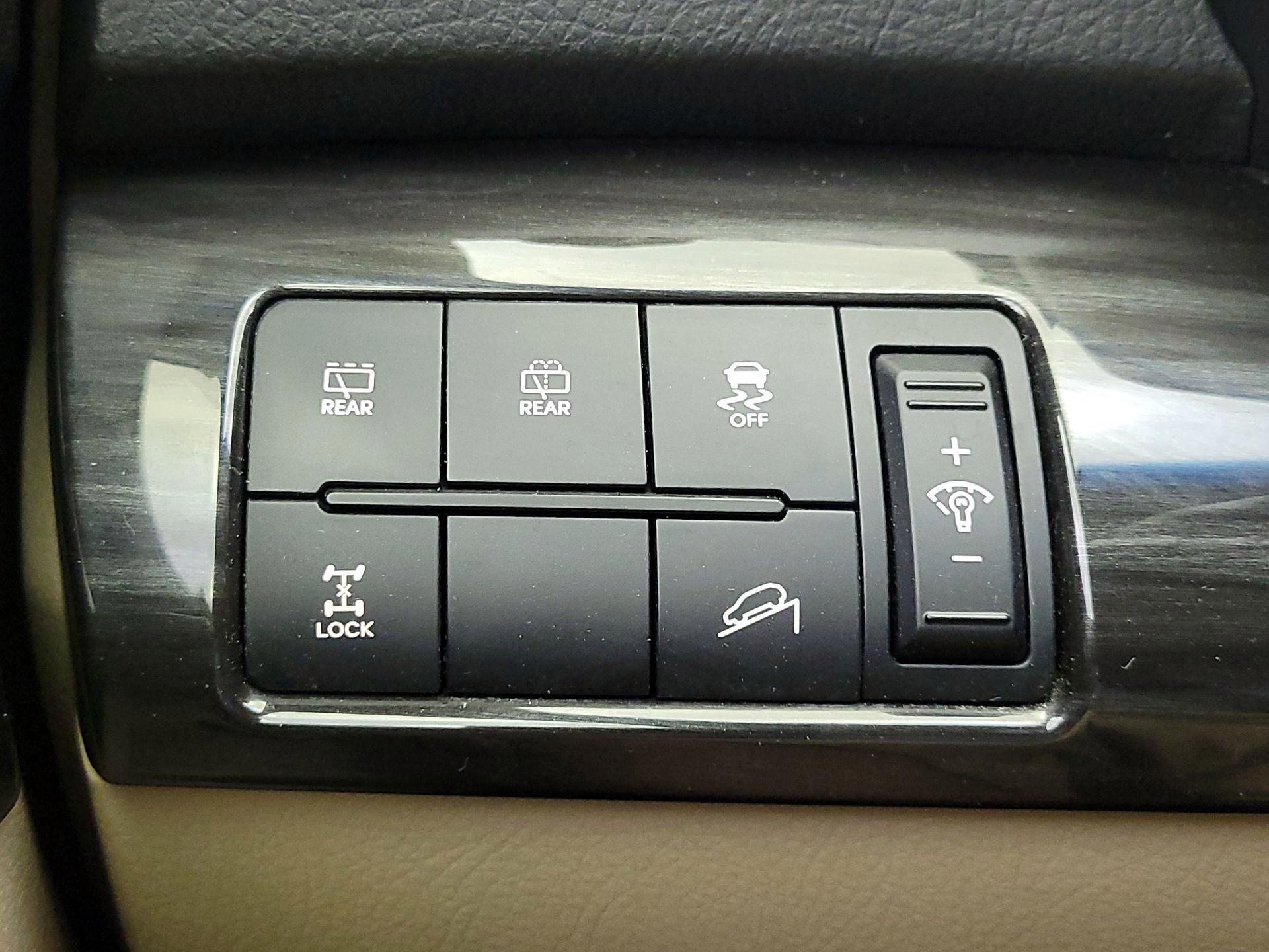 Thumbnail: 2013 Kia Sorento - 13