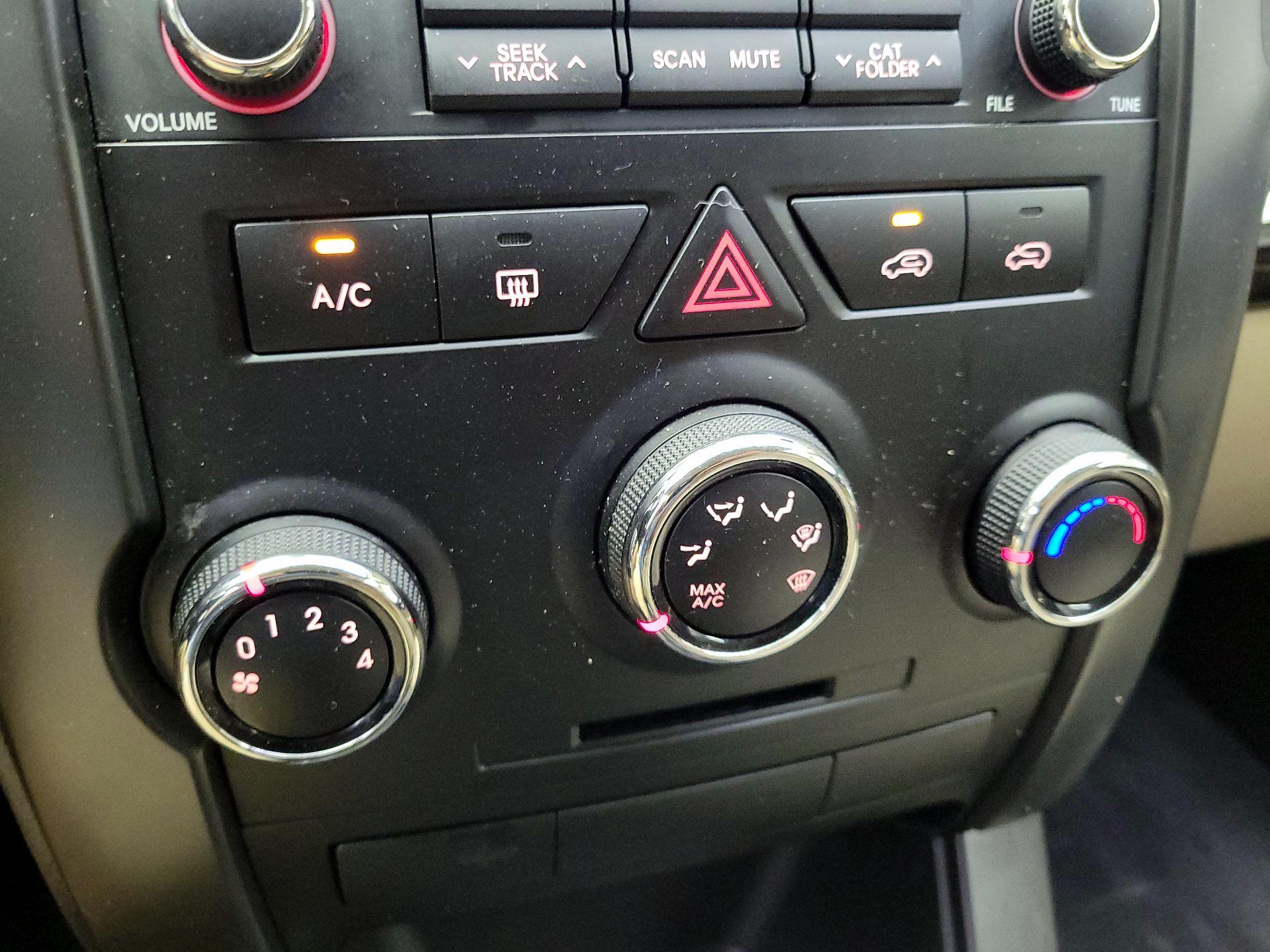 Thumbnail: 2013 Kia Sorento - 15