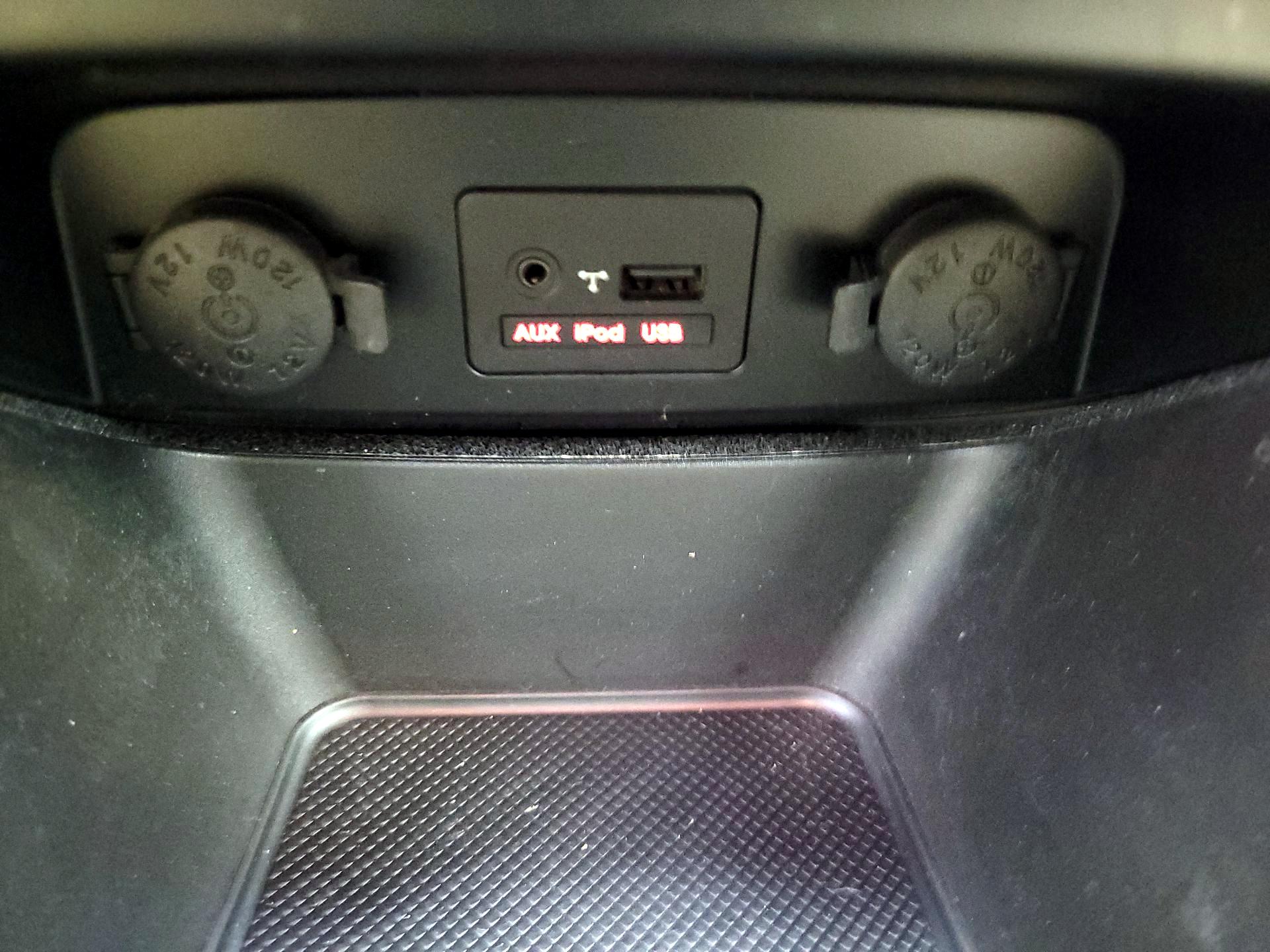 Thumbnail: 2013 Kia Sorento - 17