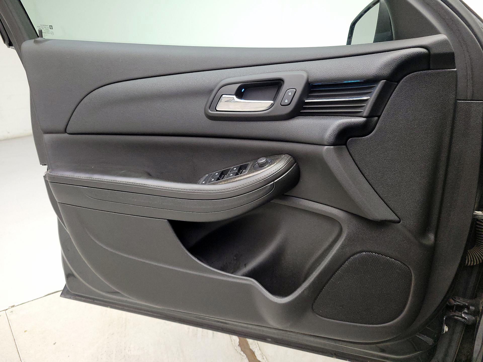 Thumbnail: 2015 Chevrolet Malibu - 12