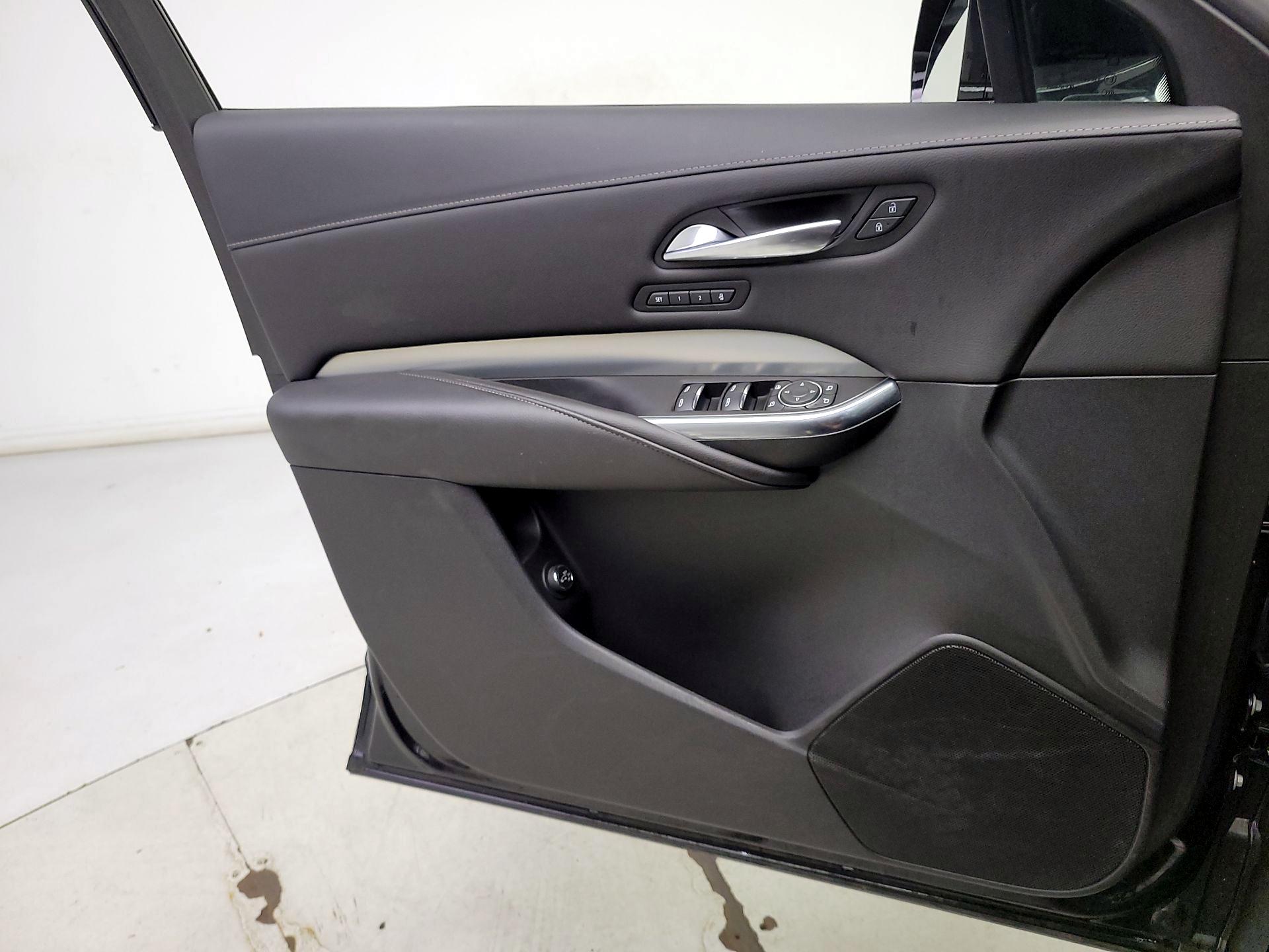 Thumbnail: 2022 Cadillac XT4 - 12