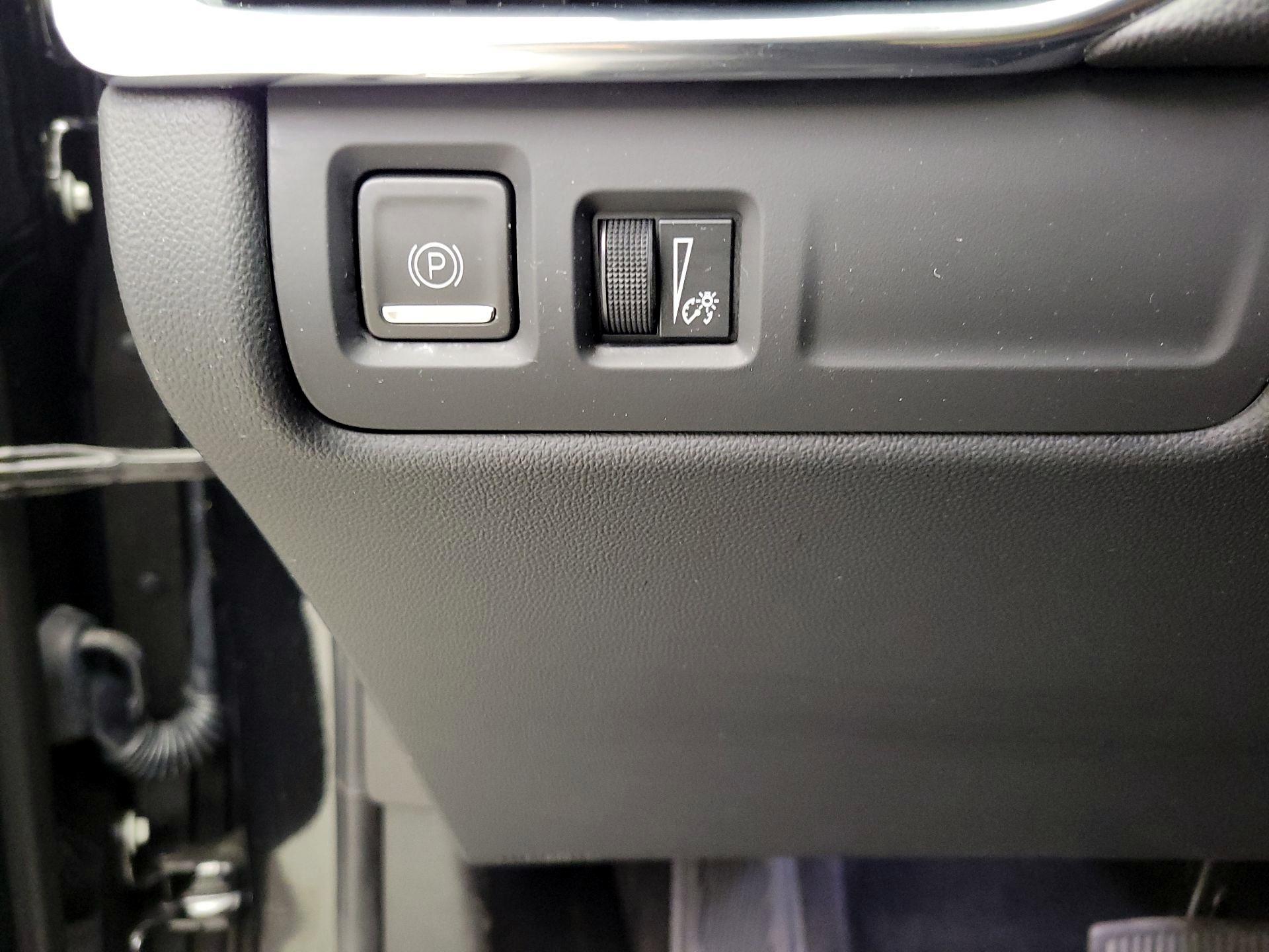 Thumbnail: 2022 Cadillac XT4 - 13