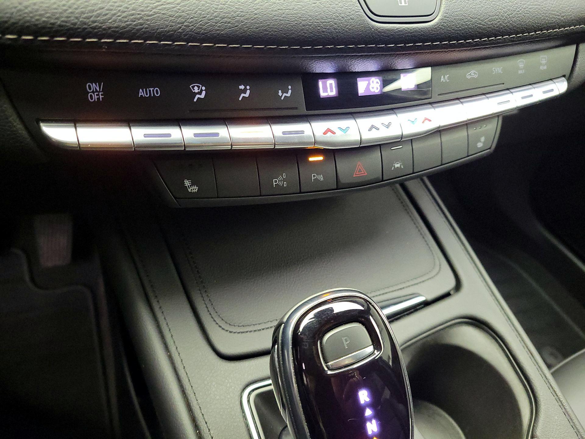 Thumbnail: 2022 Cadillac XT4 - 16