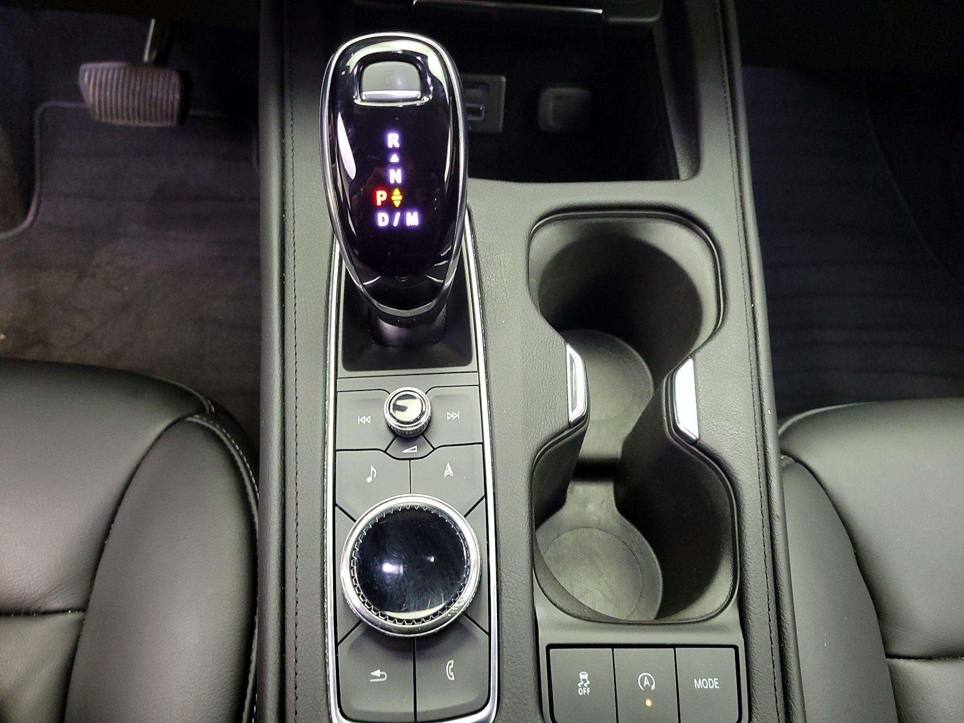 Thumbnail: 2022 Cadillac XT4 - 17