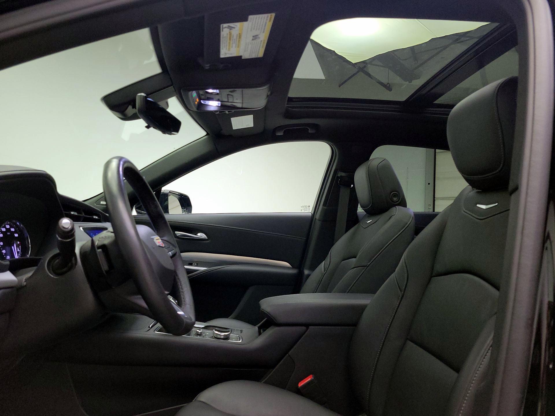 Thumbnail: 2022 Cadillac XT4 - 19