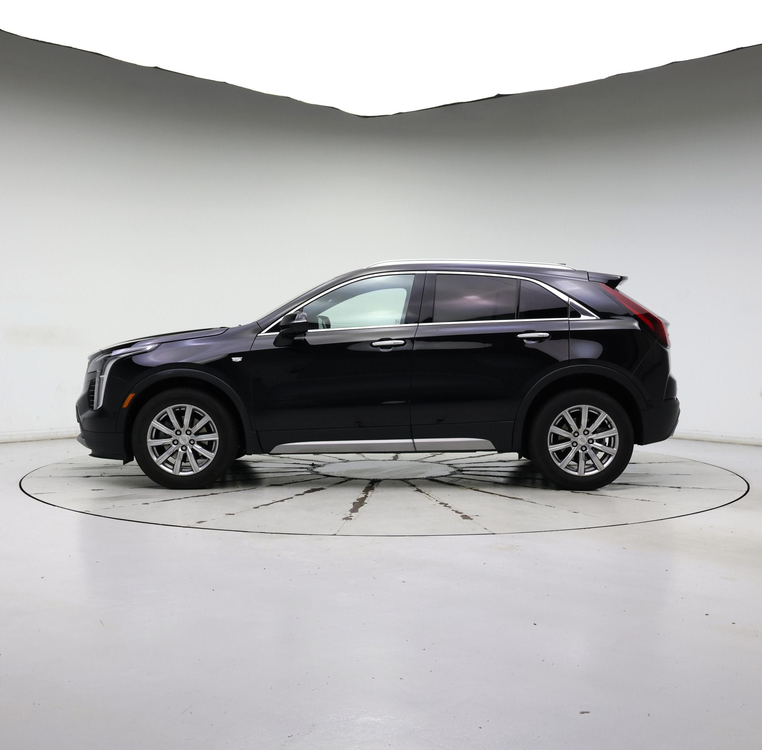 Thumbnail: 2022 Cadillac XT4 - 3