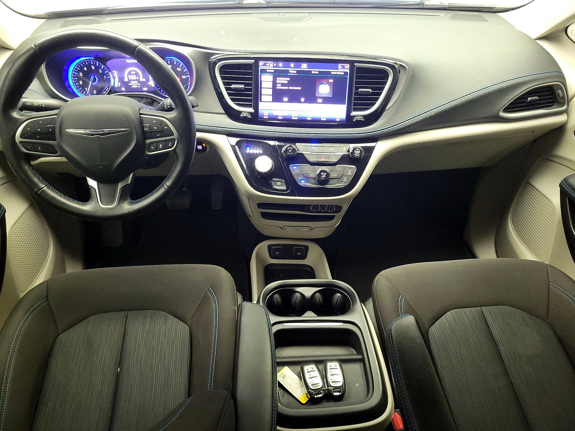 Thumbnail: 2021 Chrysler Pacifica - 9