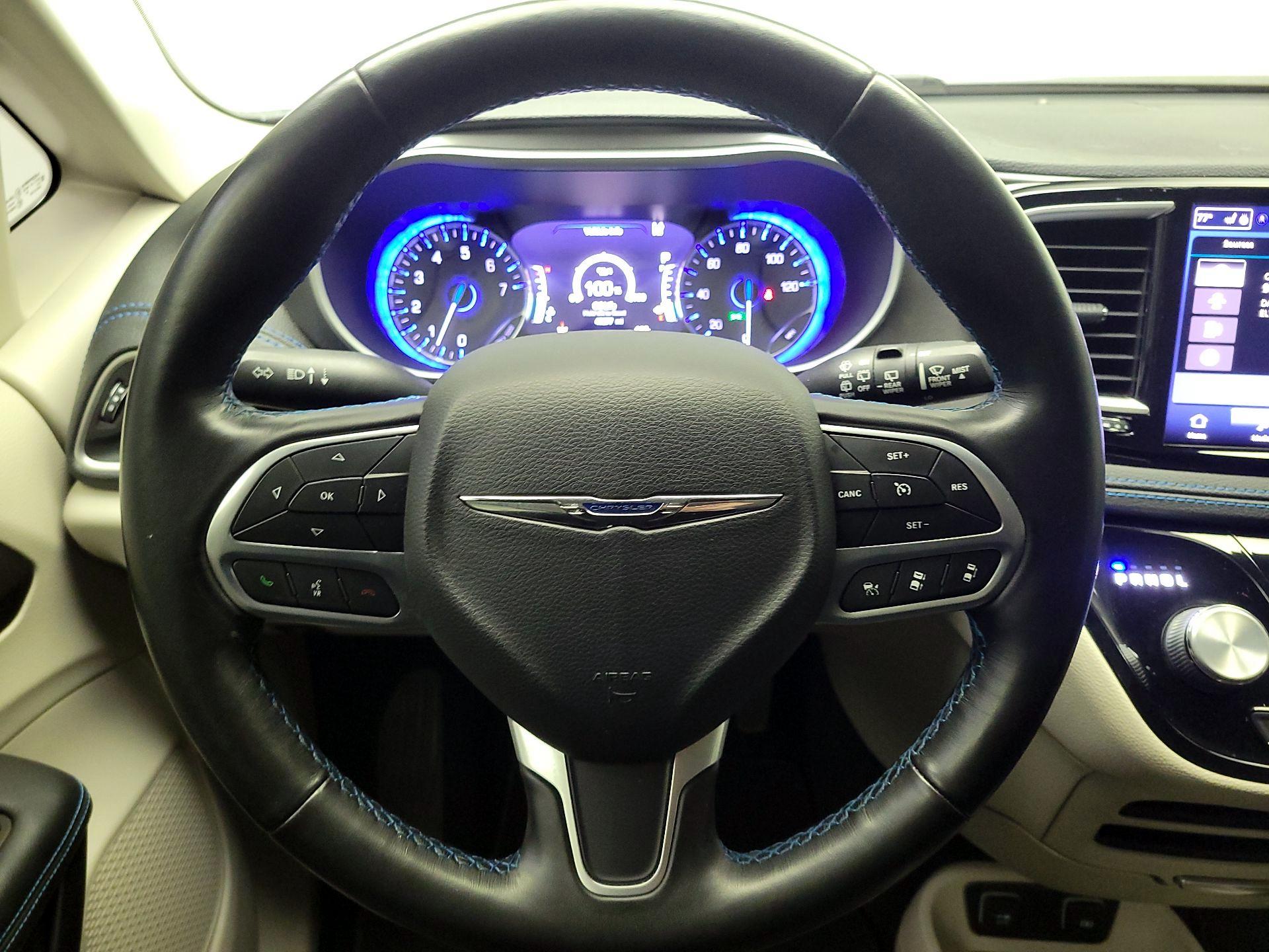 Thumbnail: 2021 Chrysler Pacifica - 10