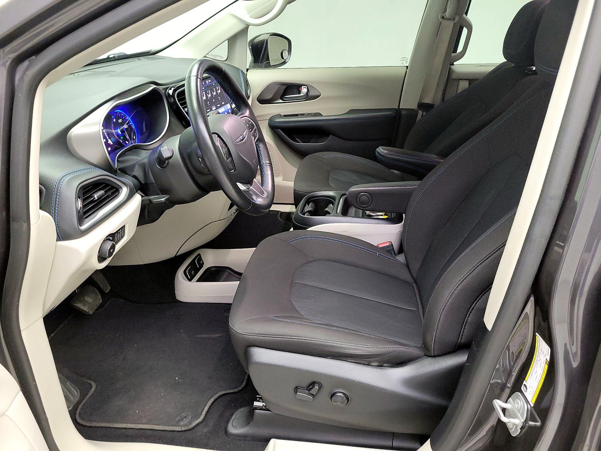 Thumbnail: 2021 Chrysler Pacifica - 11