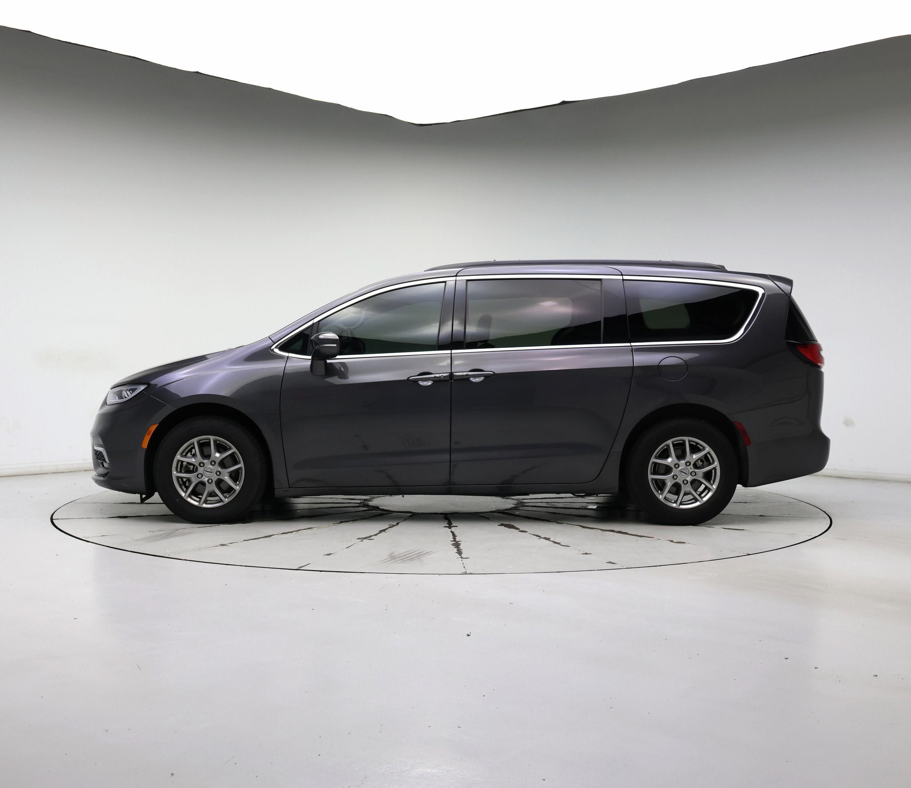 Thumbnail: 2021 Chrysler Pacifica - 3
