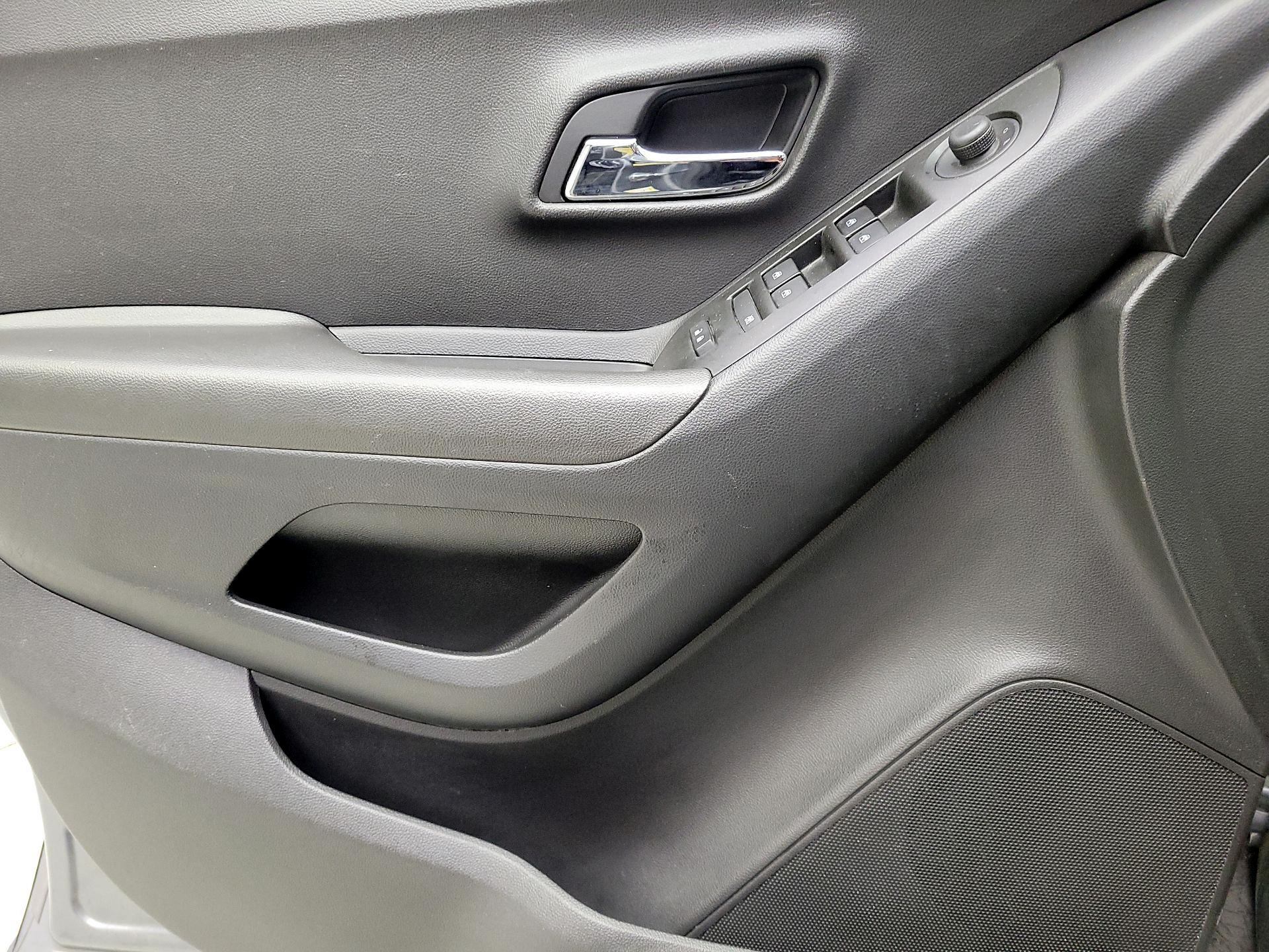 Thumbnail: 2019 Chevrolet Trax - 12