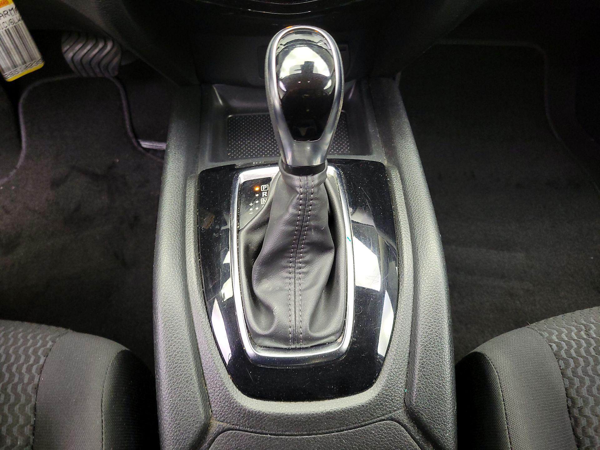 Thumbnail: 2020 Nissan Rogue Sport - 17