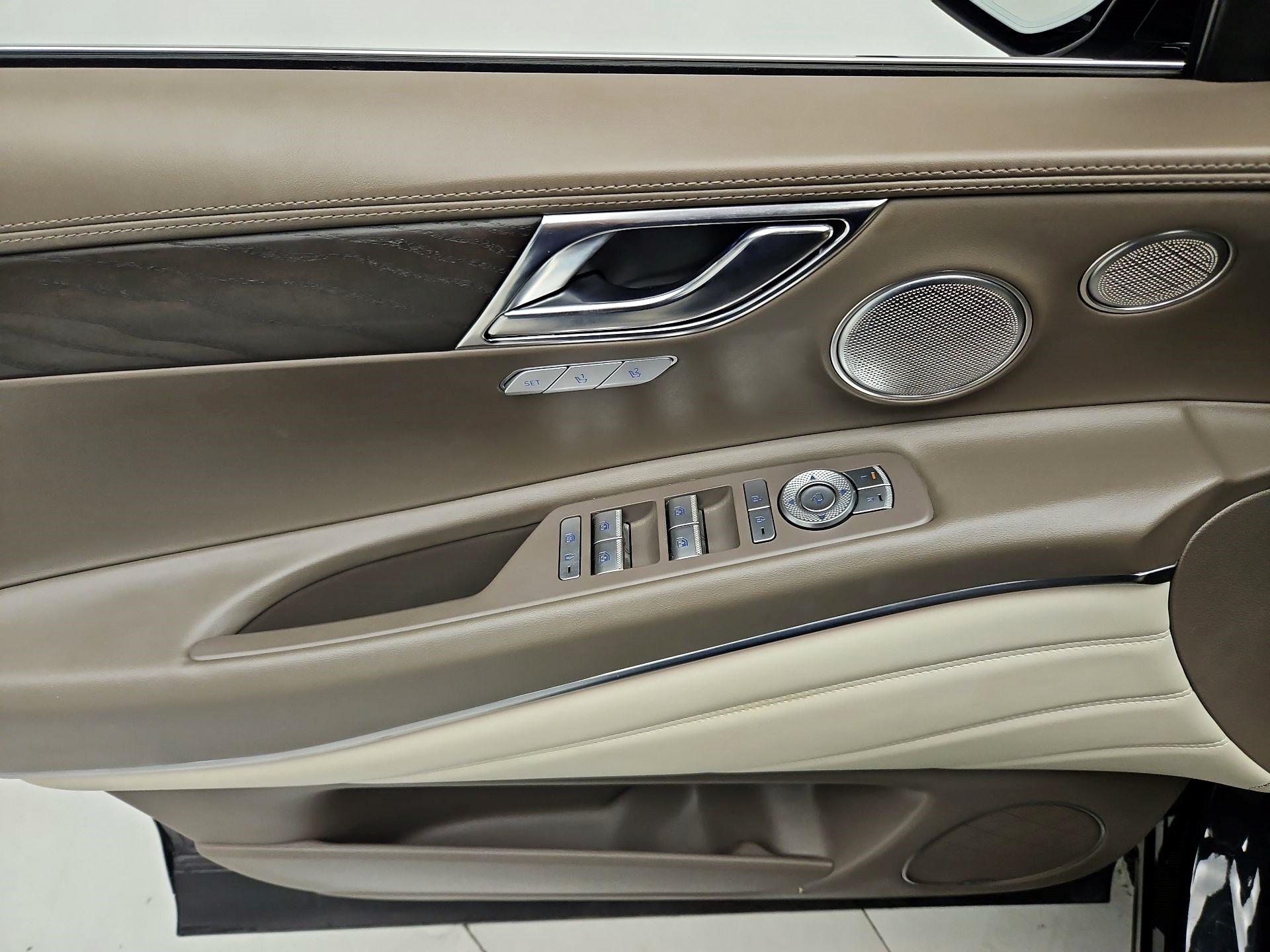 Thumbnail: 2021 Genesis GV80 - 12