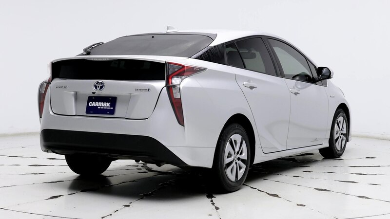 2016 Toyota Prius Four 8