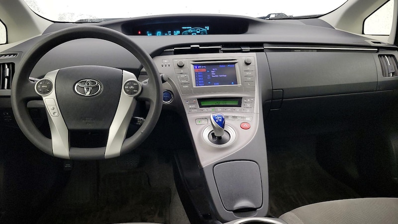 2014 Toyota Prius Two 9