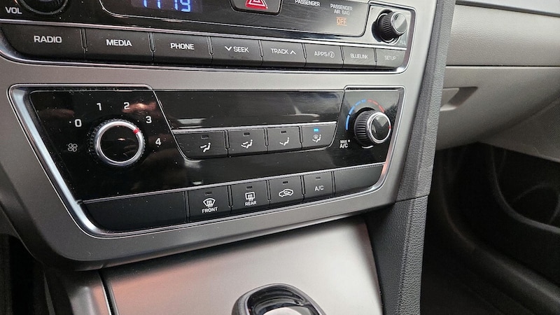 2016 Hyundai Sonata SE 16
