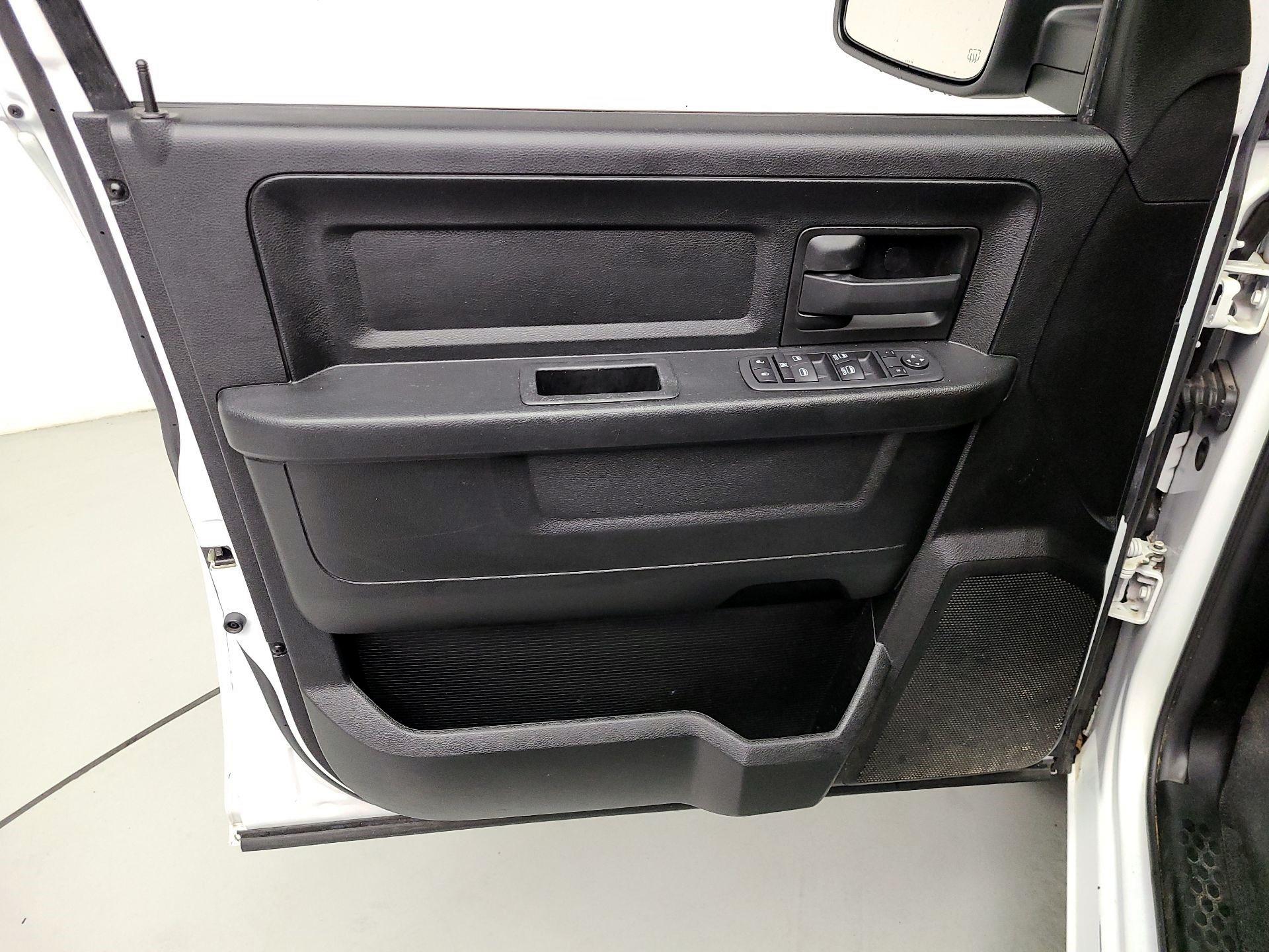 Thumbnail: 2019 RAM 1500 Classic - 12