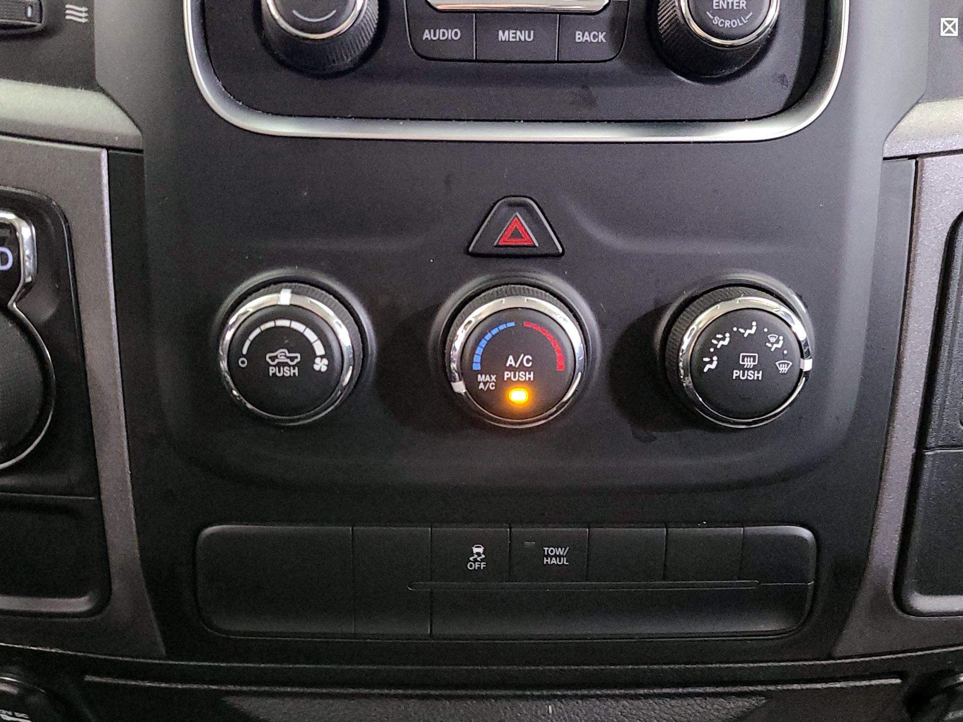 Thumbnail: 2019 RAM 1500 Classic - 16