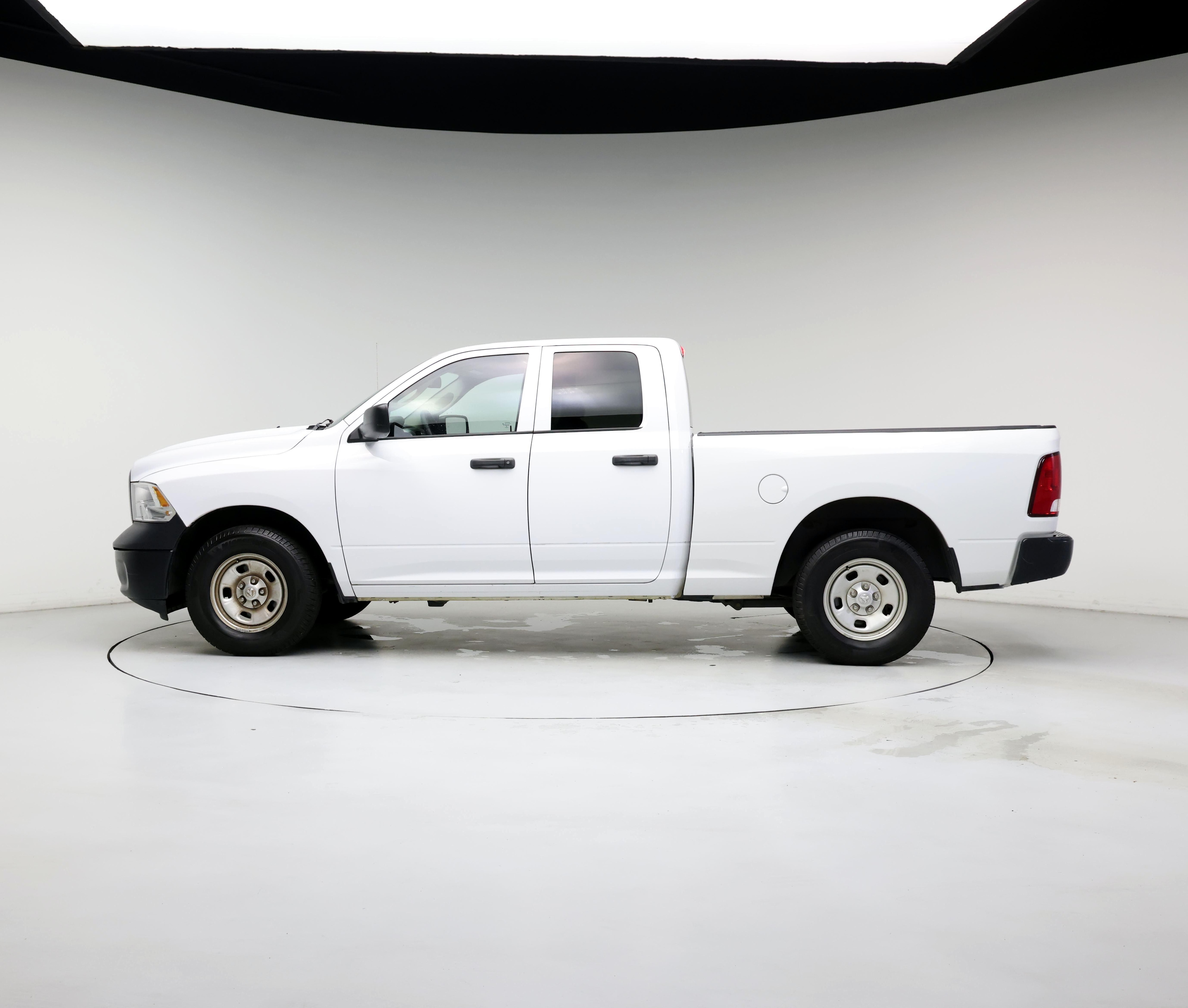 Thumbnail: 2019 RAM 1500 Classic - 3