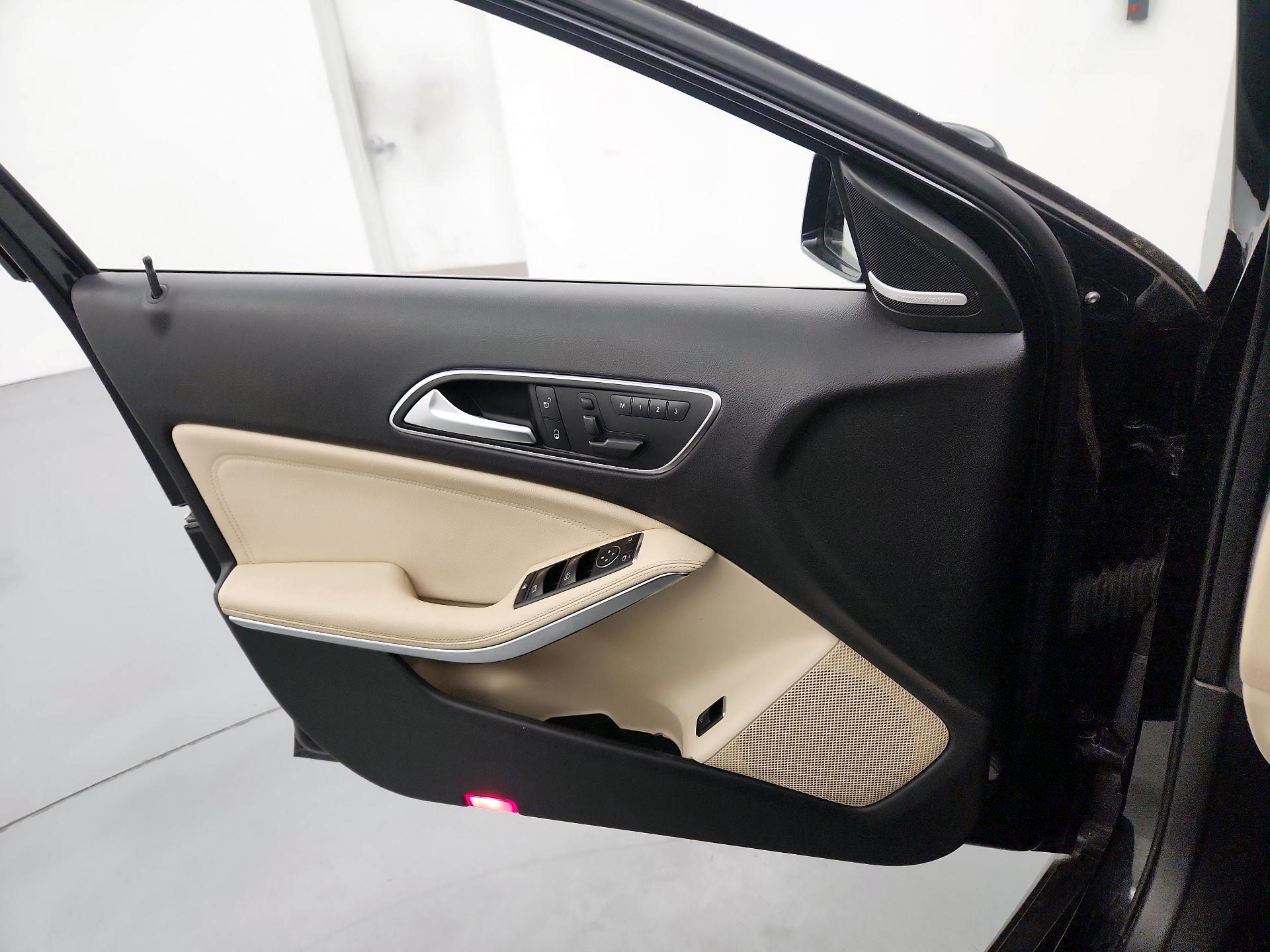 Thumbnail: 2015 Mercedes-Benz GLA - 12
