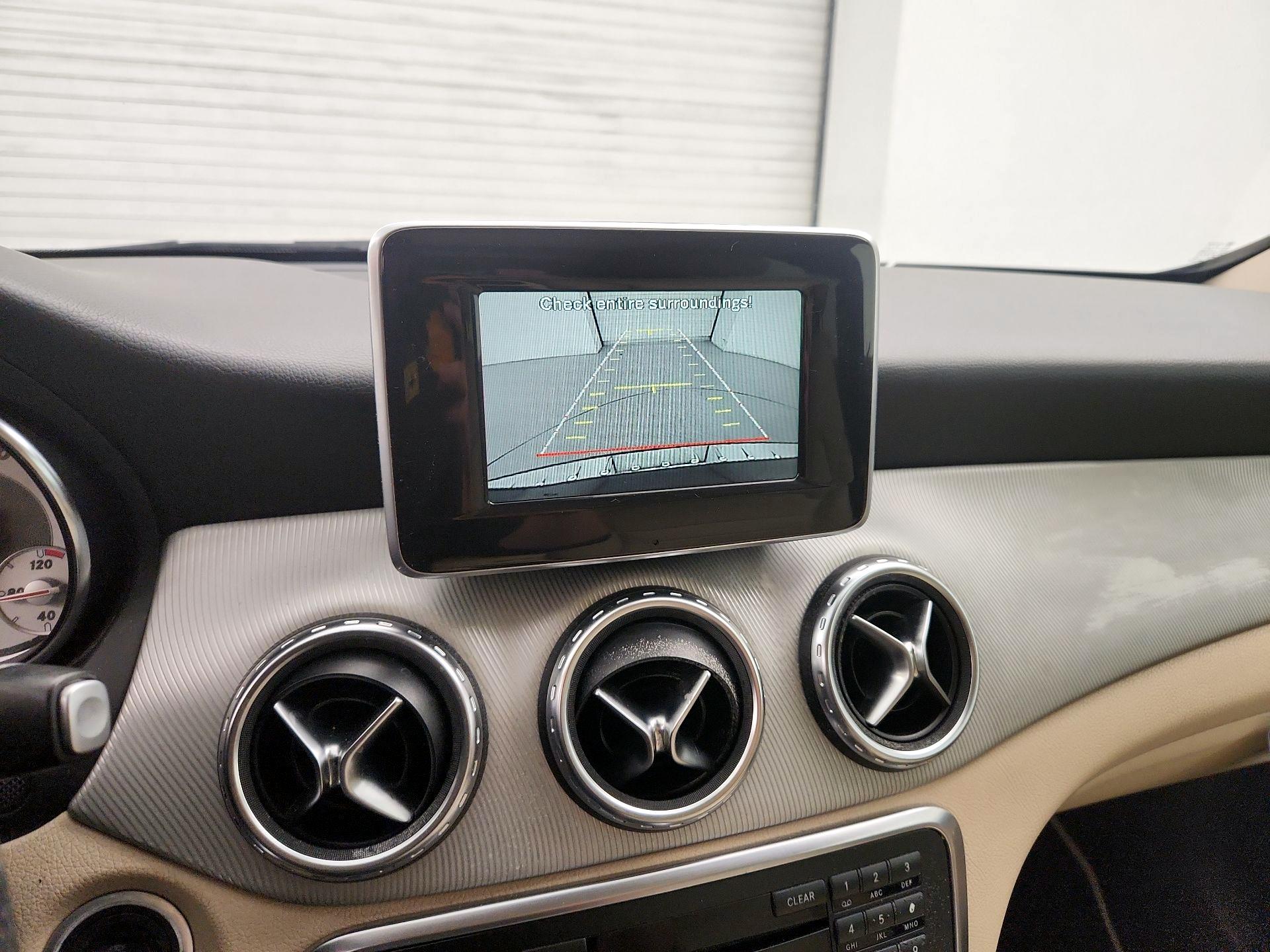 Thumbnail: 2015 Mercedes-Benz GLA - 14
