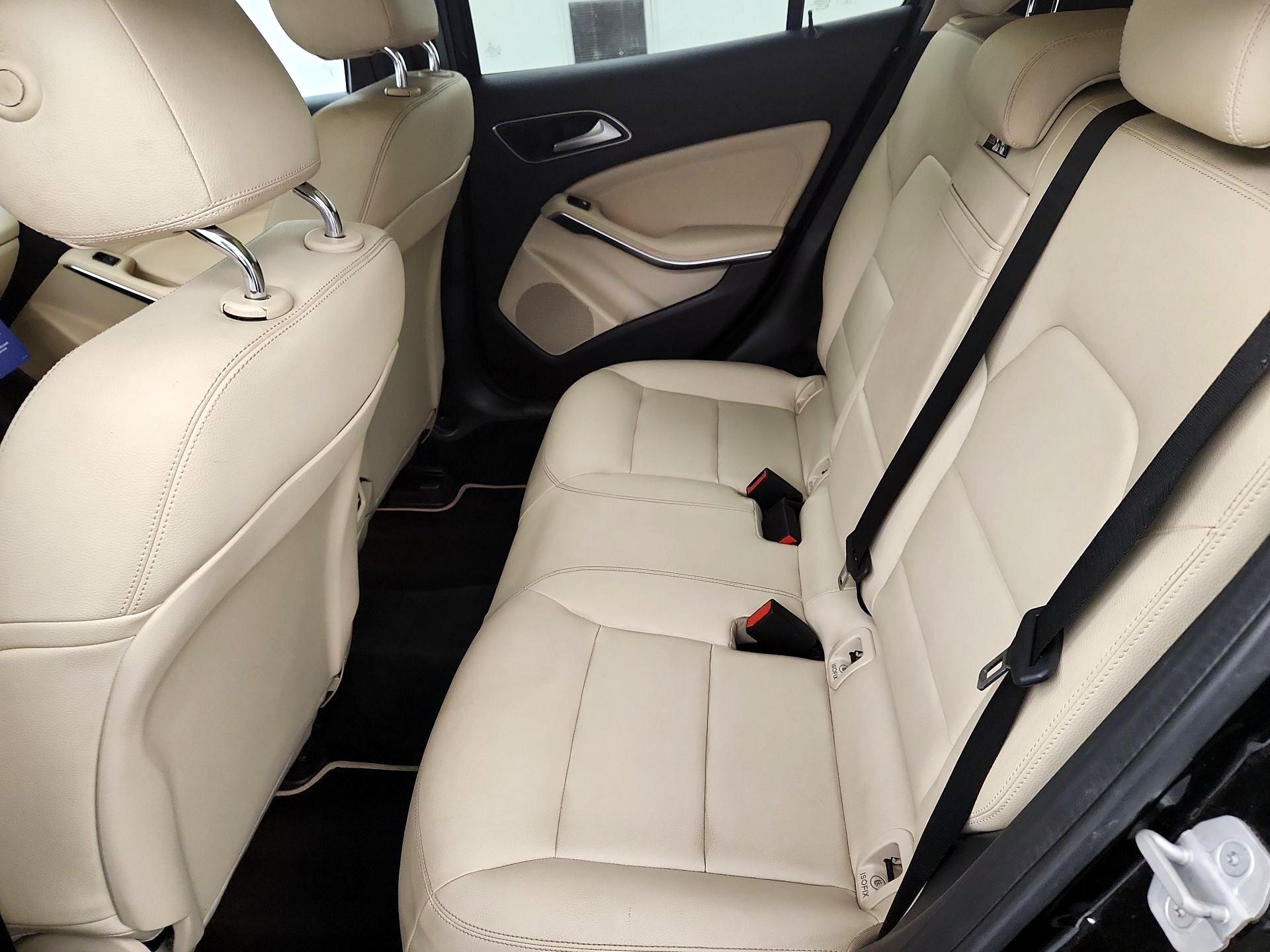 Thumbnail: 2015 Mercedes-Benz GLA - 18