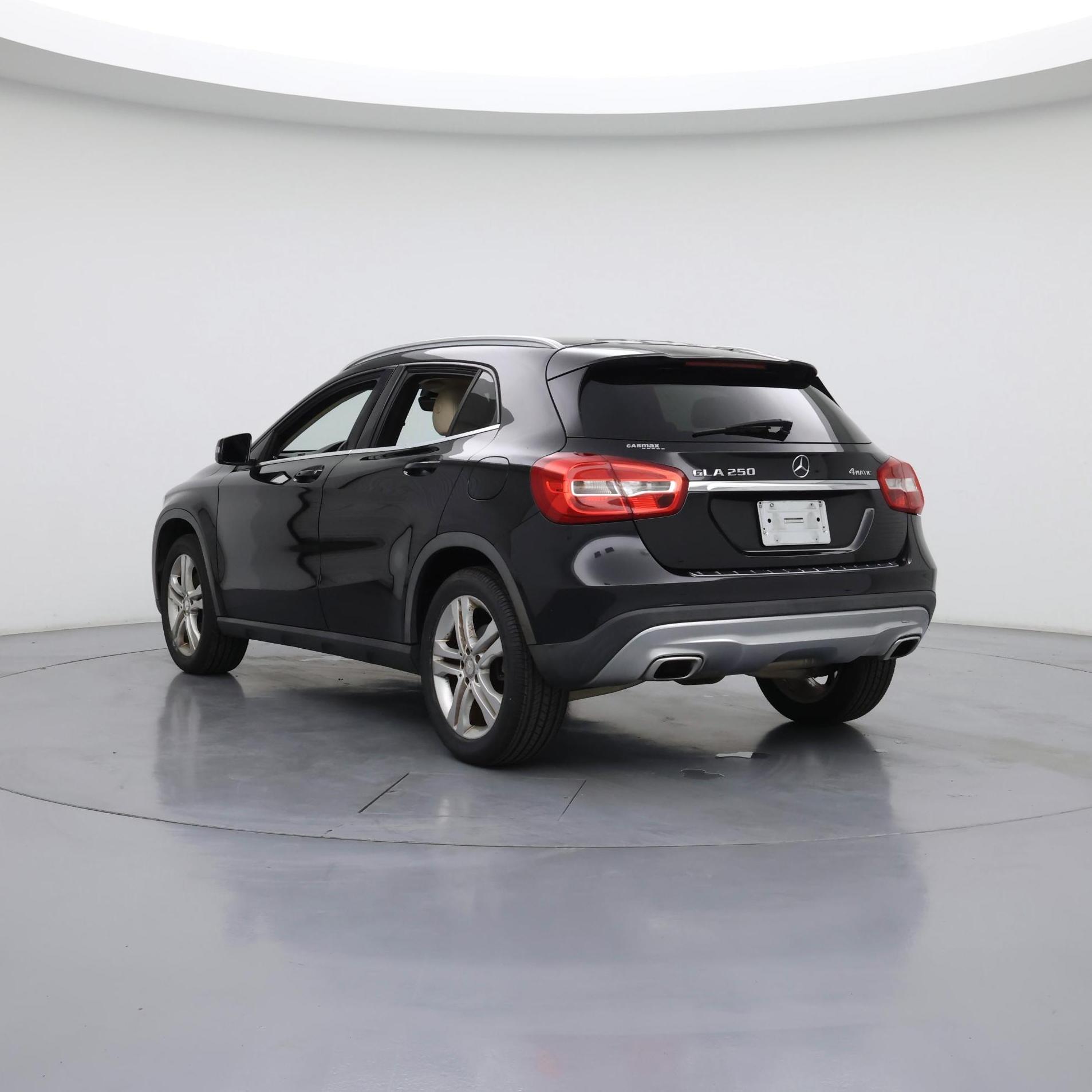 Thumbnail: 2015 Mercedes-Benz GLA - 2
