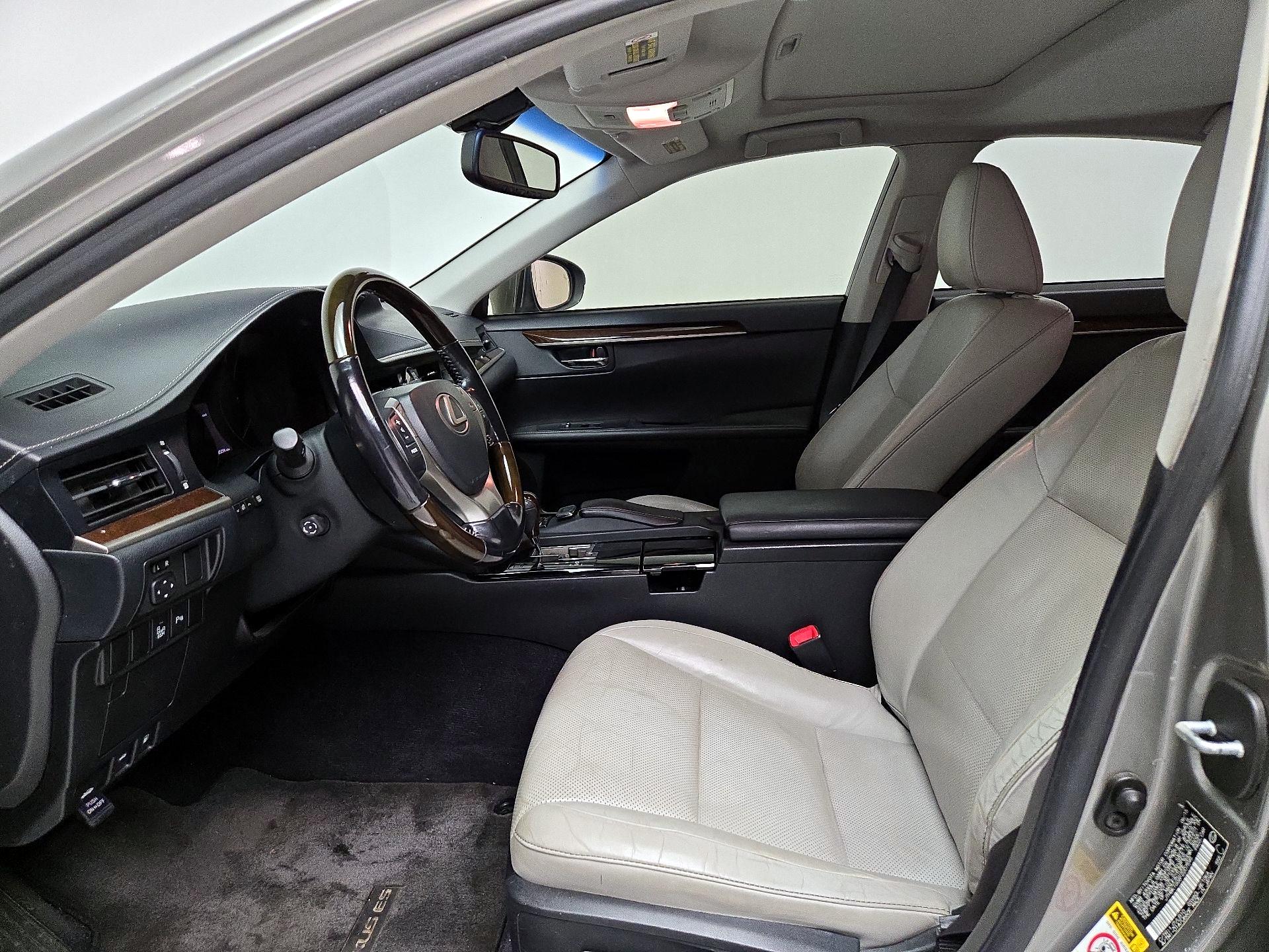 Thumbnail: 2015 Lexus ES - 11