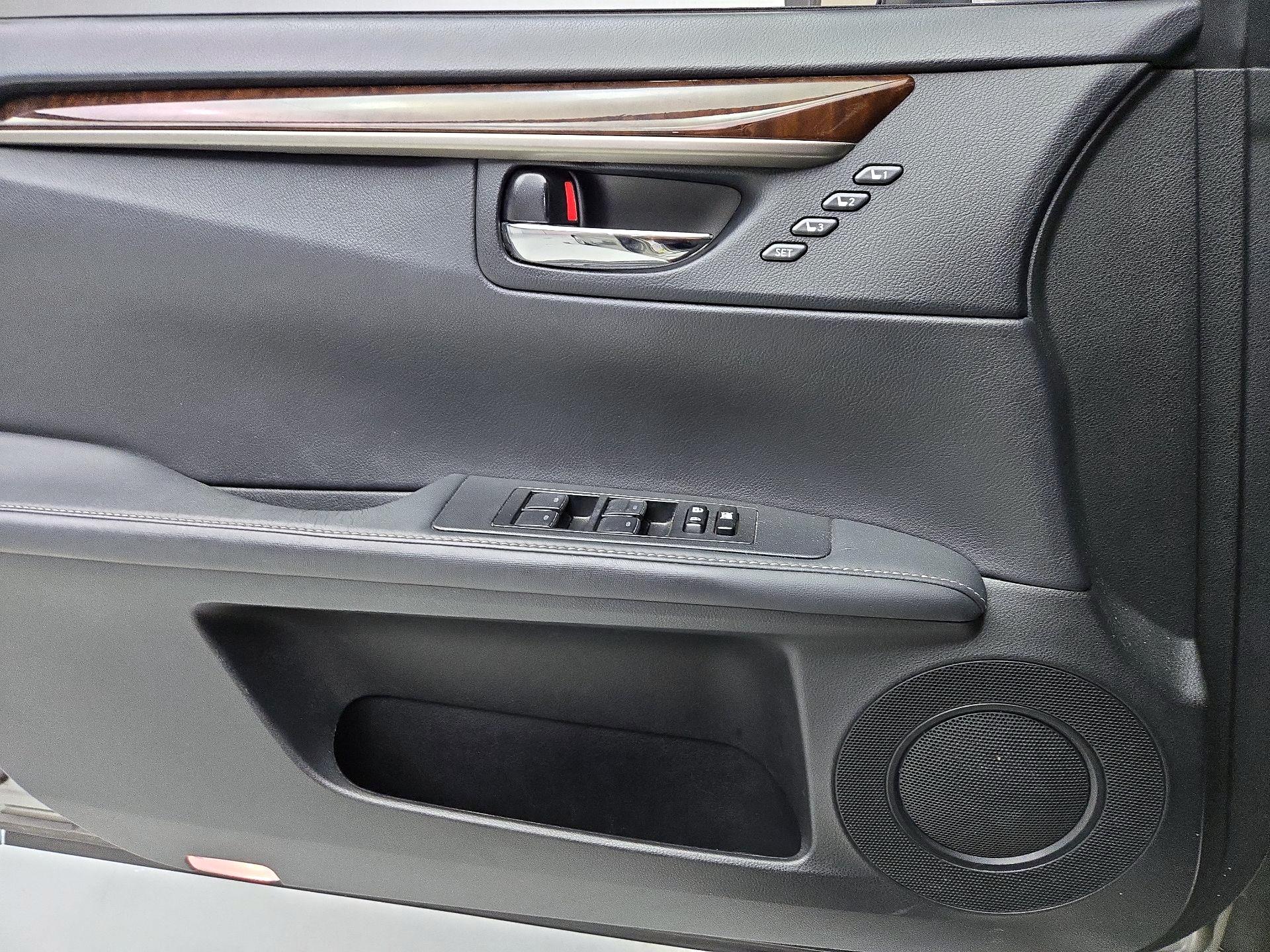Thumbnail: 2015 Lexus ES - 12