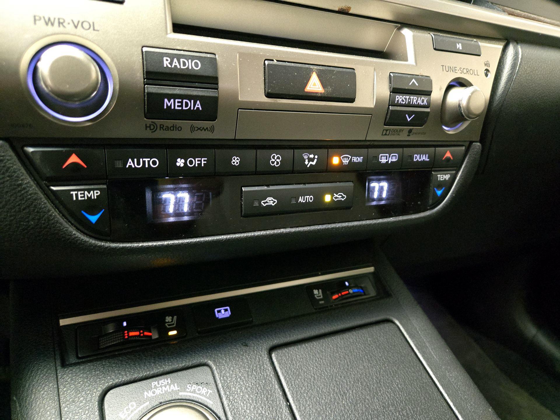 Thumbnail: 2015 Lexus ES - 17