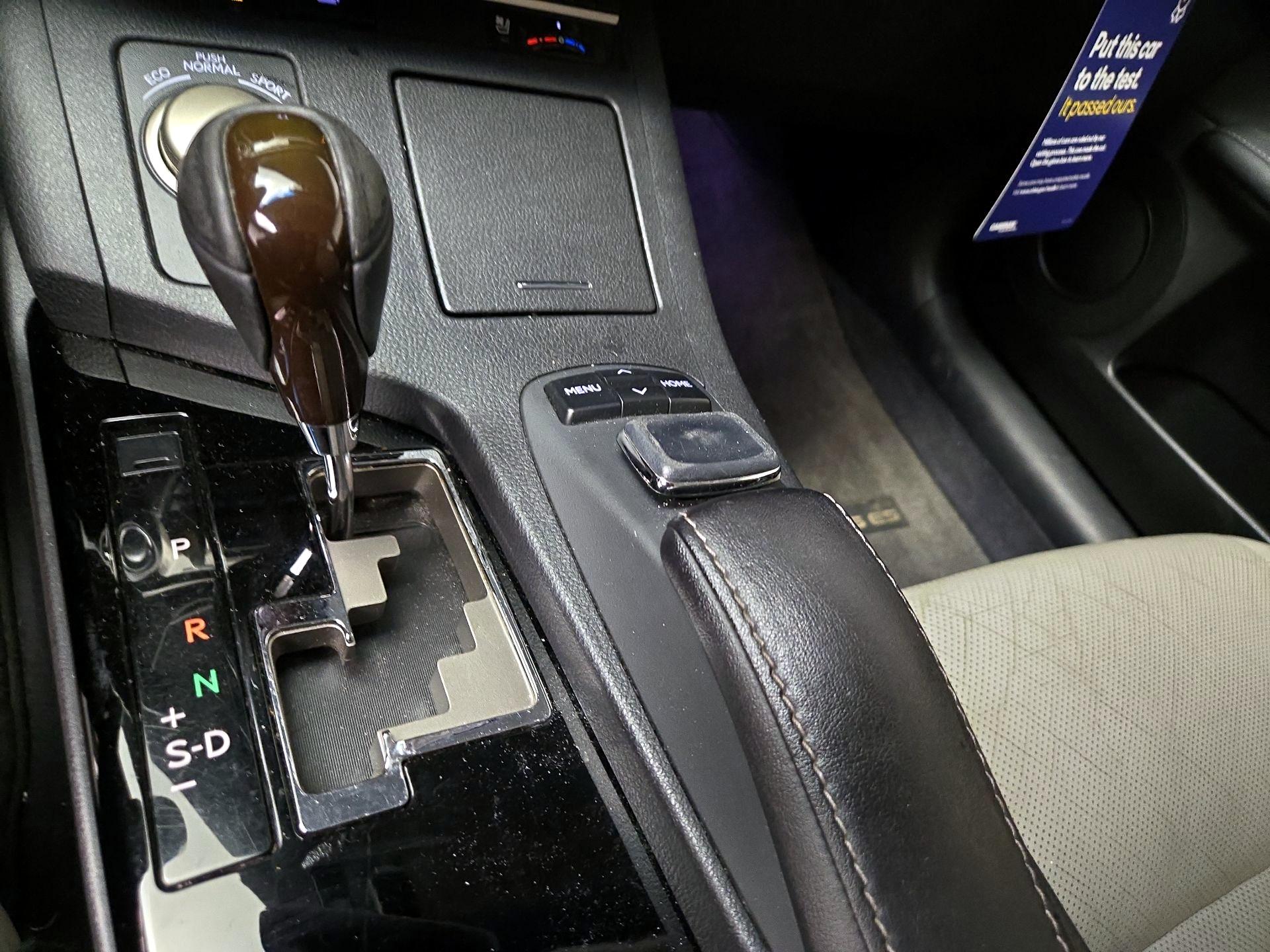 Thumbnail: 2015 Lexus ES - 18