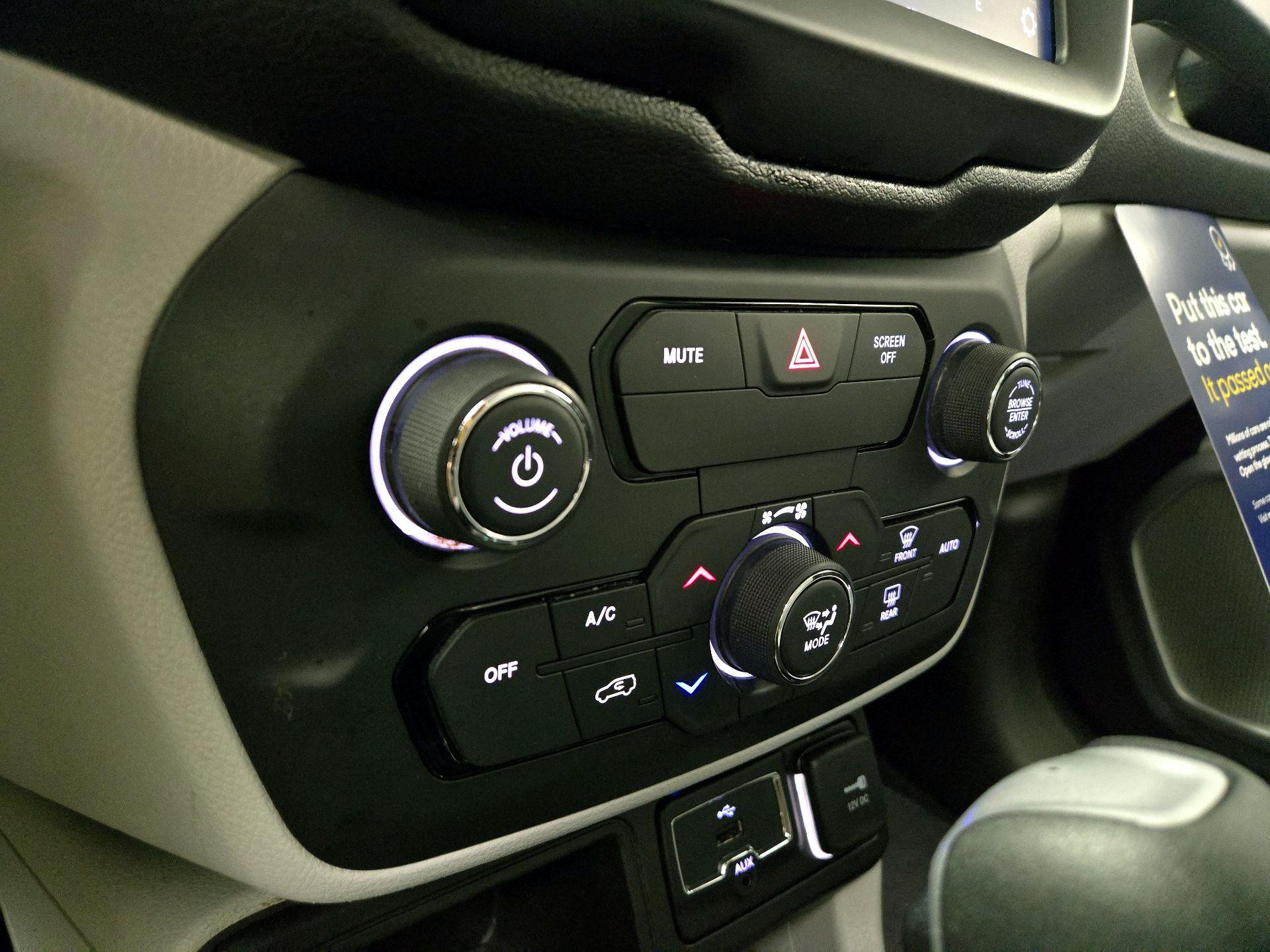 Thumbnail: 2018 Jeep Renegade - 17